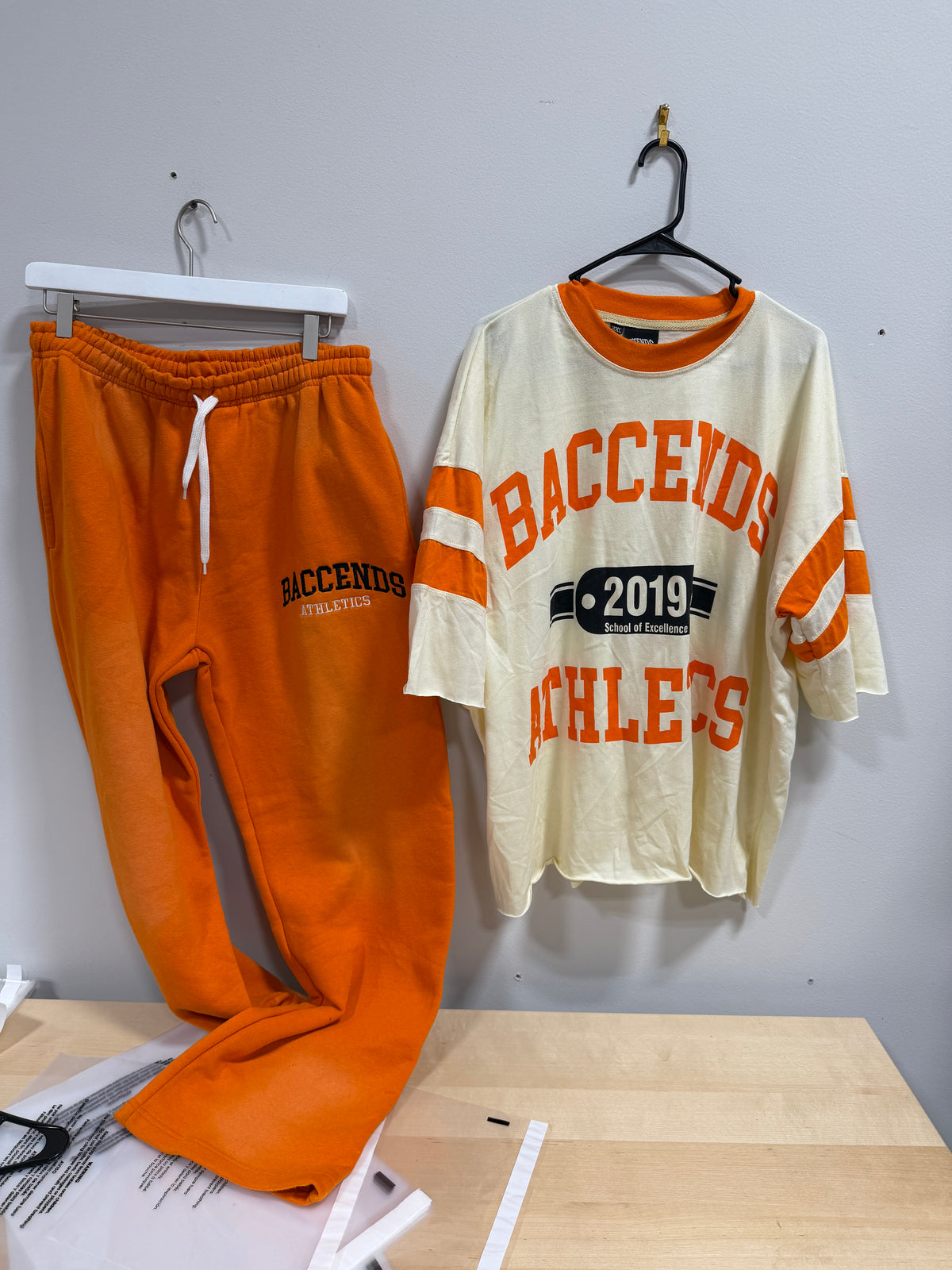 Baccends cream & orange sweat set men's sz 2XL