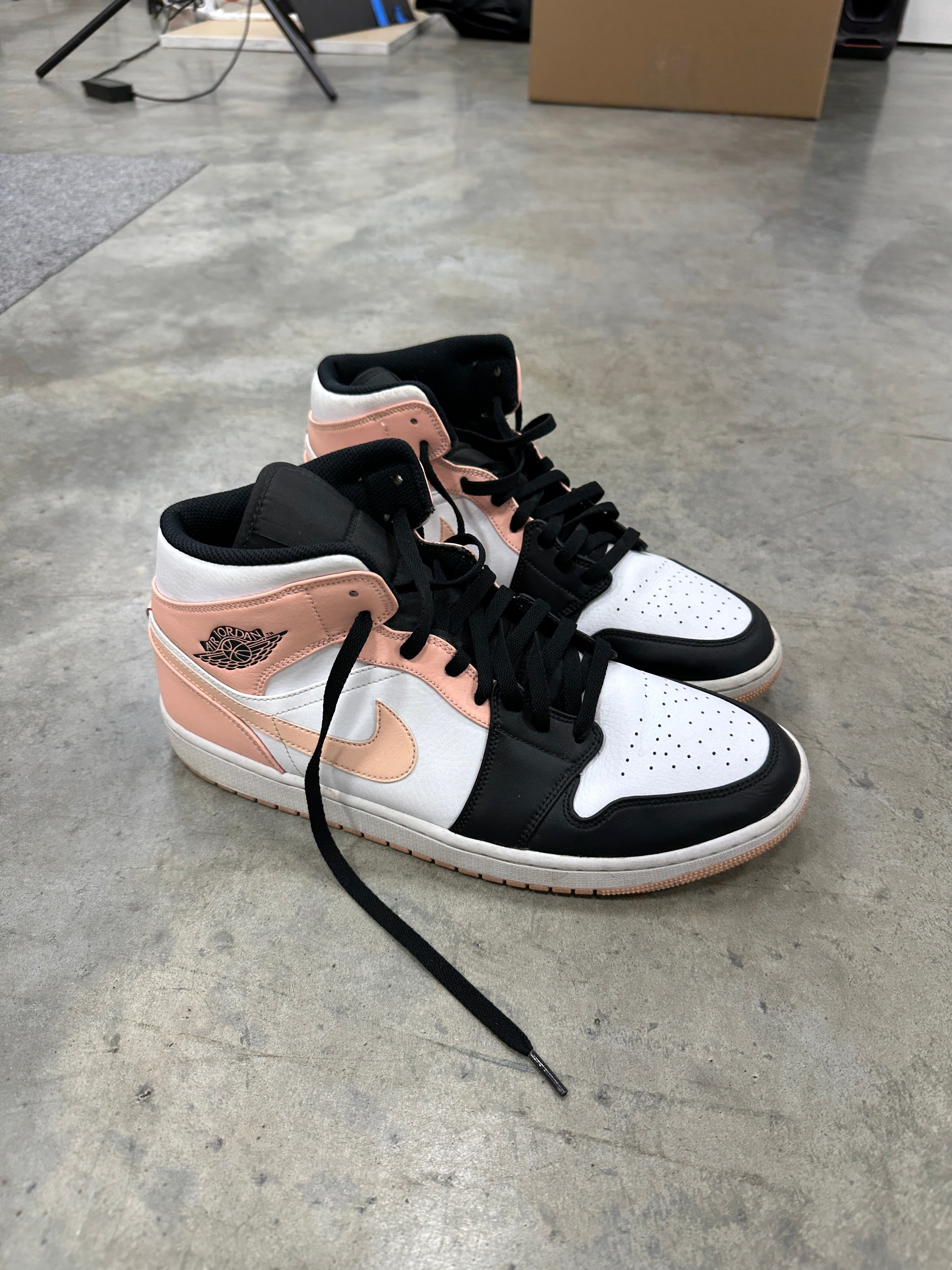 Jordan 1 Mid Arctic Orange Black Toe Sz 13