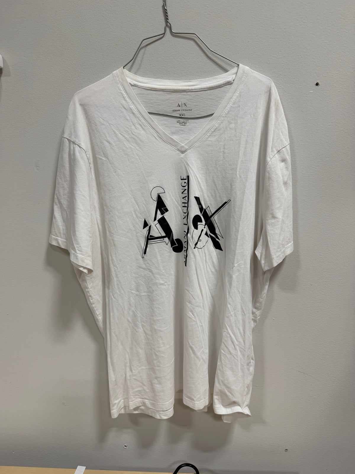 Armani Exchange V-neck t-shirt men's sz 2XL