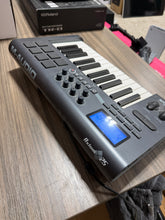 Load image into Gallery viewer, M-Audio Axiom 25 25-Key USB MIDI Keyboard Controller
