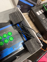 Load image into Gallery viewer, Mad Catz Arcade FightStick Tournament Edition 2 (TE2)
