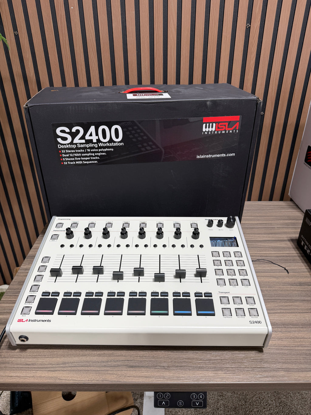Isla Instruments S2400 White