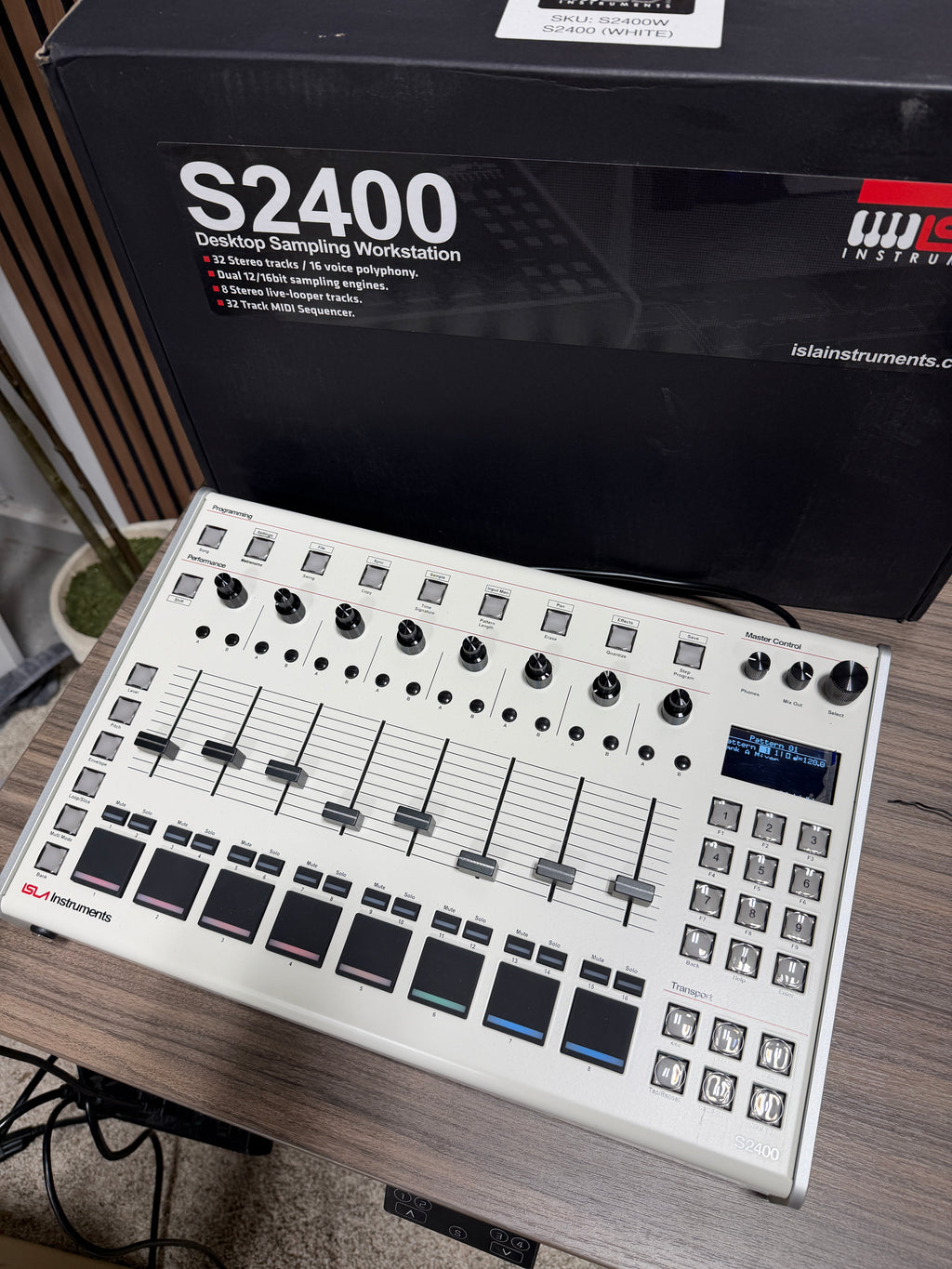 Isla Instruments S2400 White