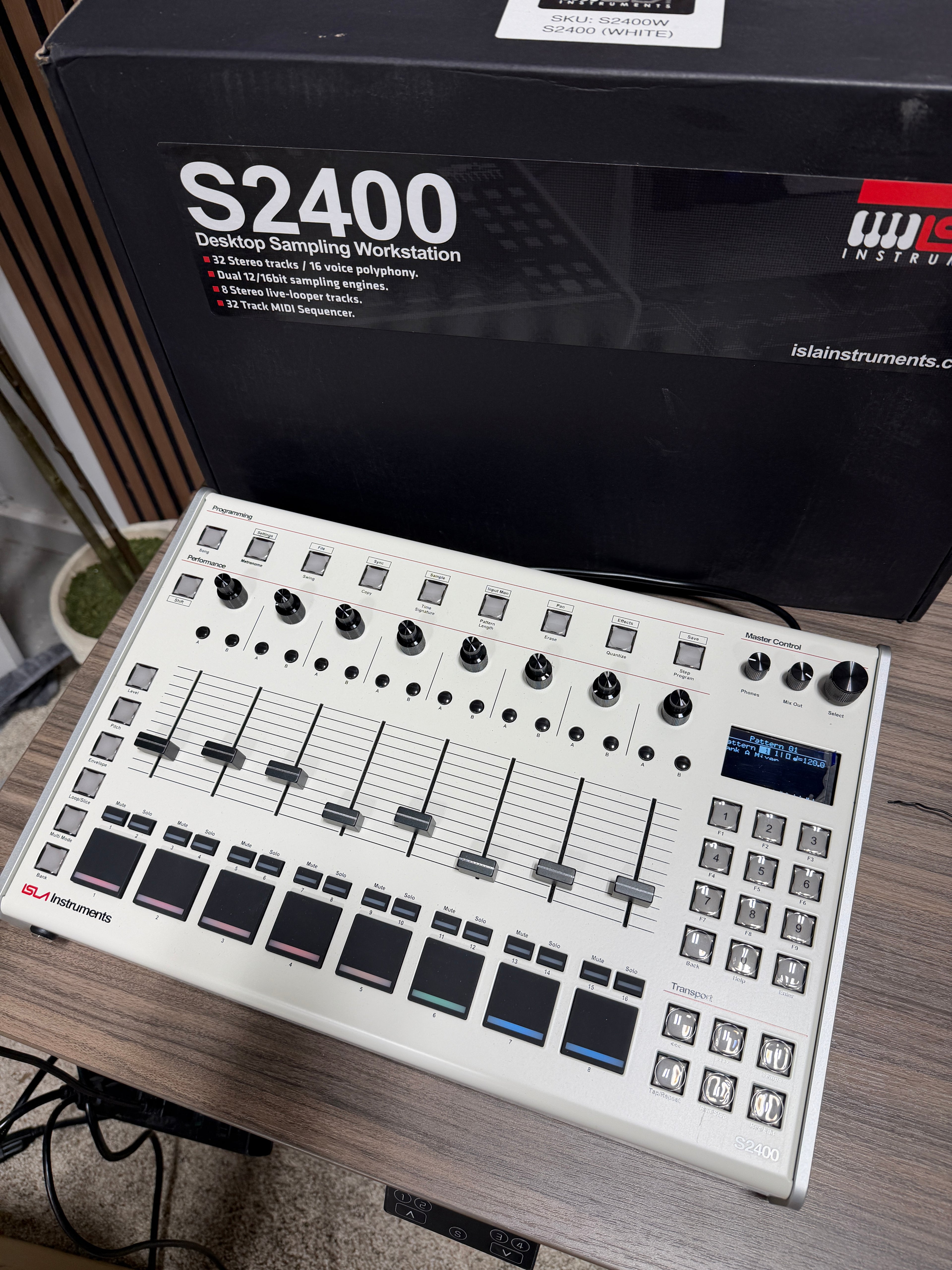 Isla Instruments S2400 White