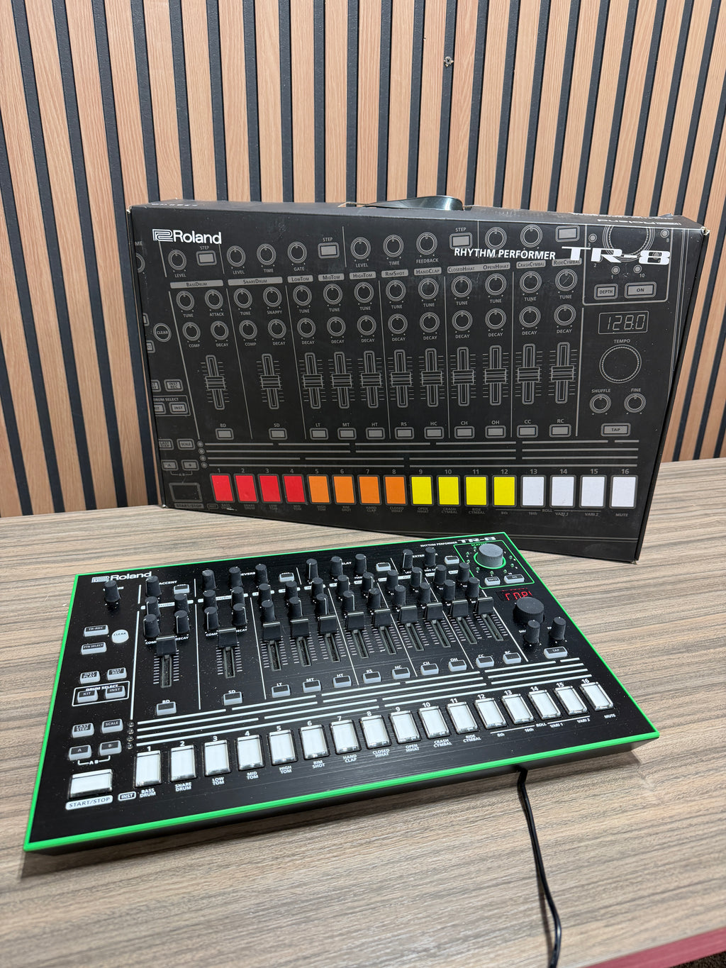 Roland AIRA TR-8 Rhythm Performer