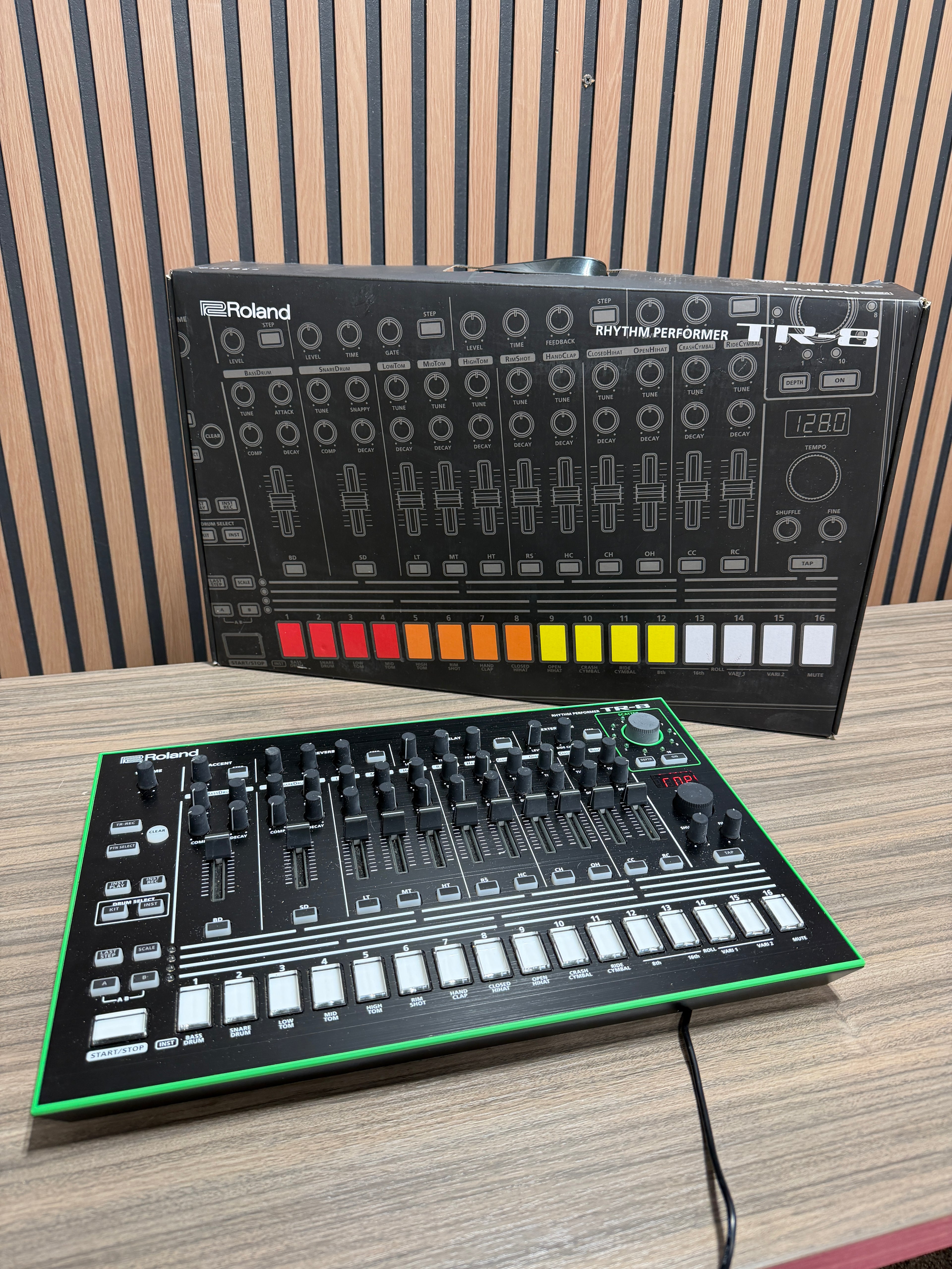 Roland AIRA TR-8 Rhythm Performer