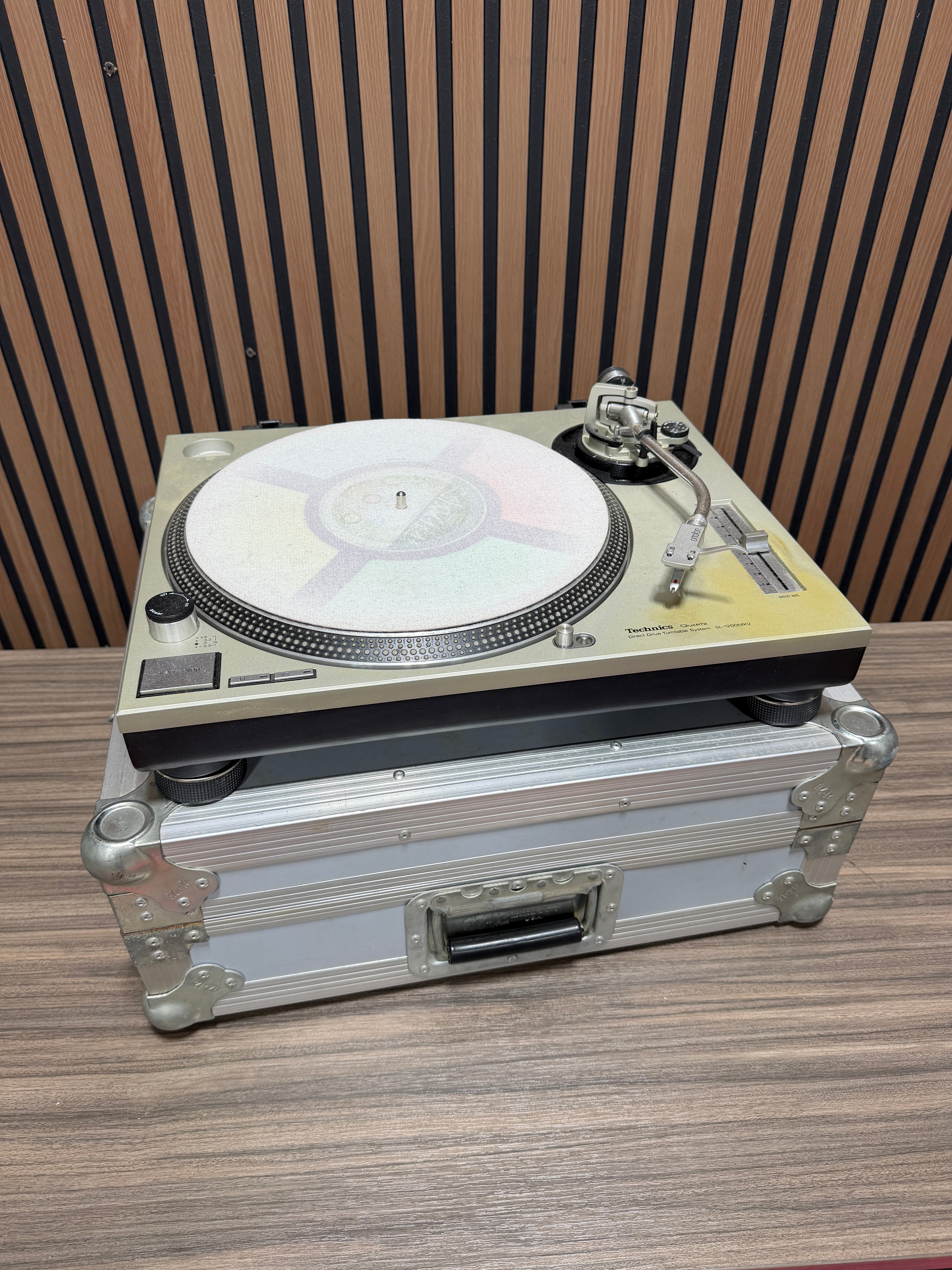 Technics SL-1200MK2 Direct Drive DJ Turntable Vinyl Record Player WITH CASE