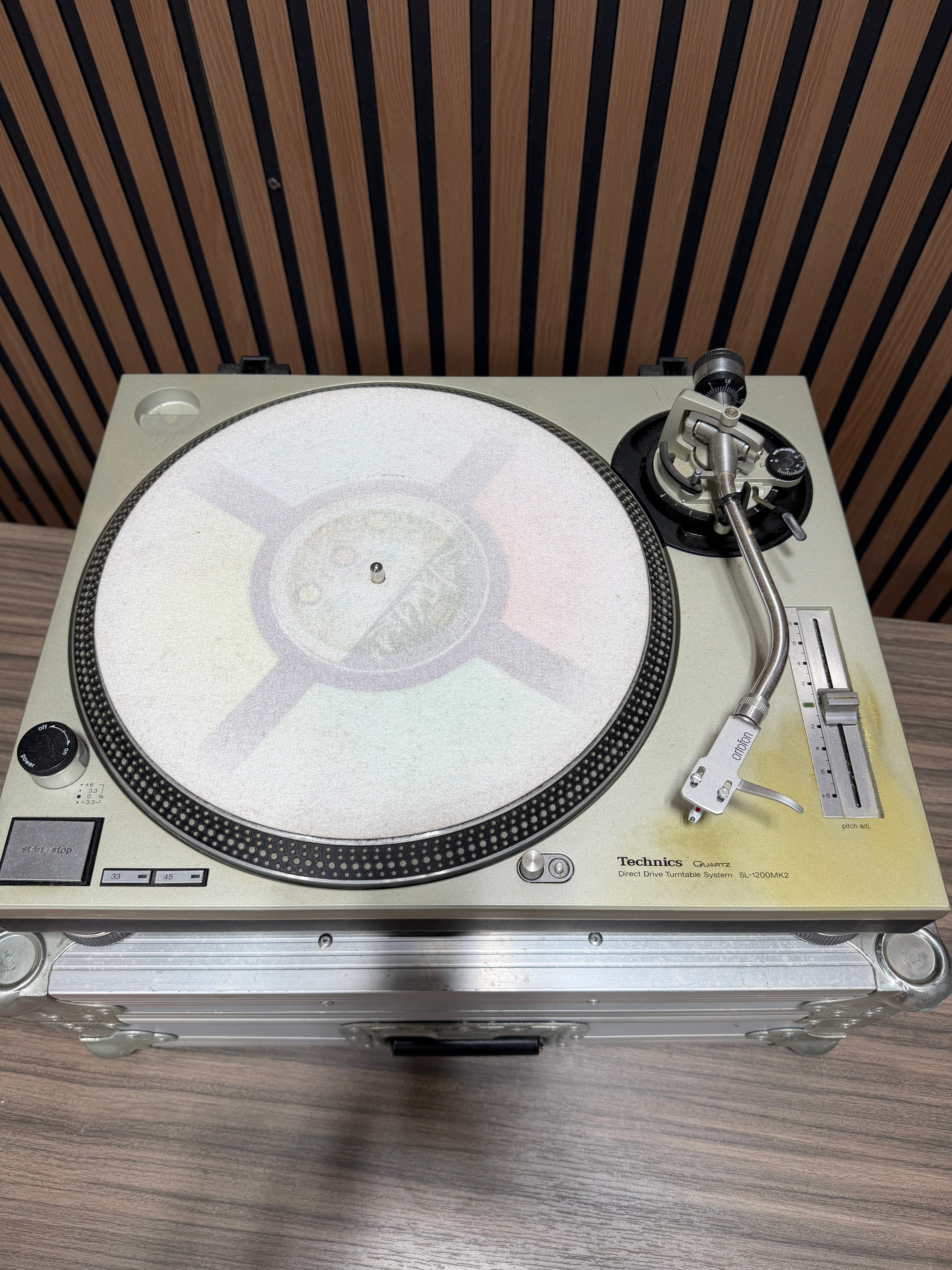 Technics SL-1200MK2 Direct Drive DJ Turntable Vinyl Record Player WITH CASE