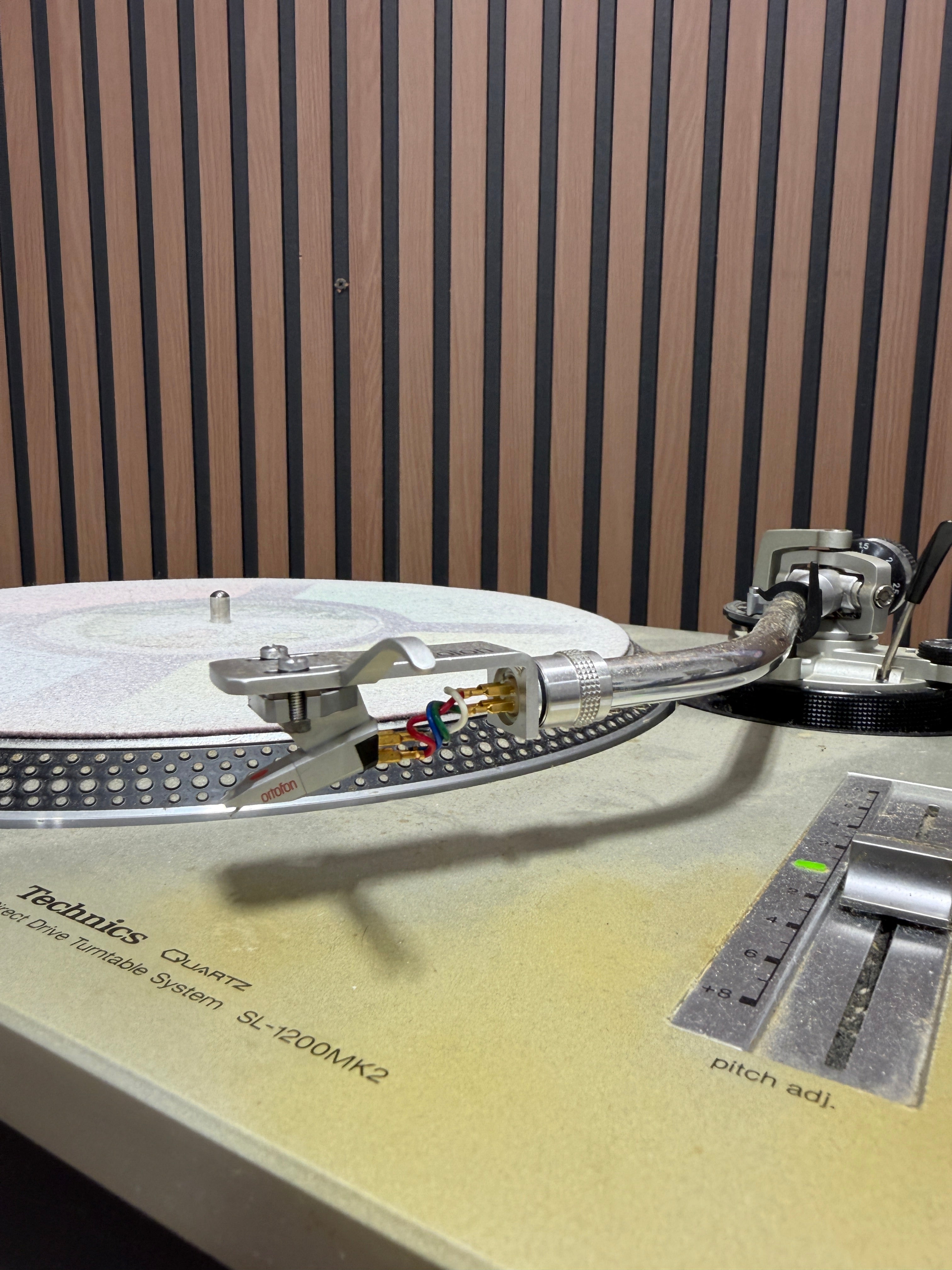 Technics SL-1200MK2 Direct Drive DJ Turntable Vinyl Record Player WITH CASE