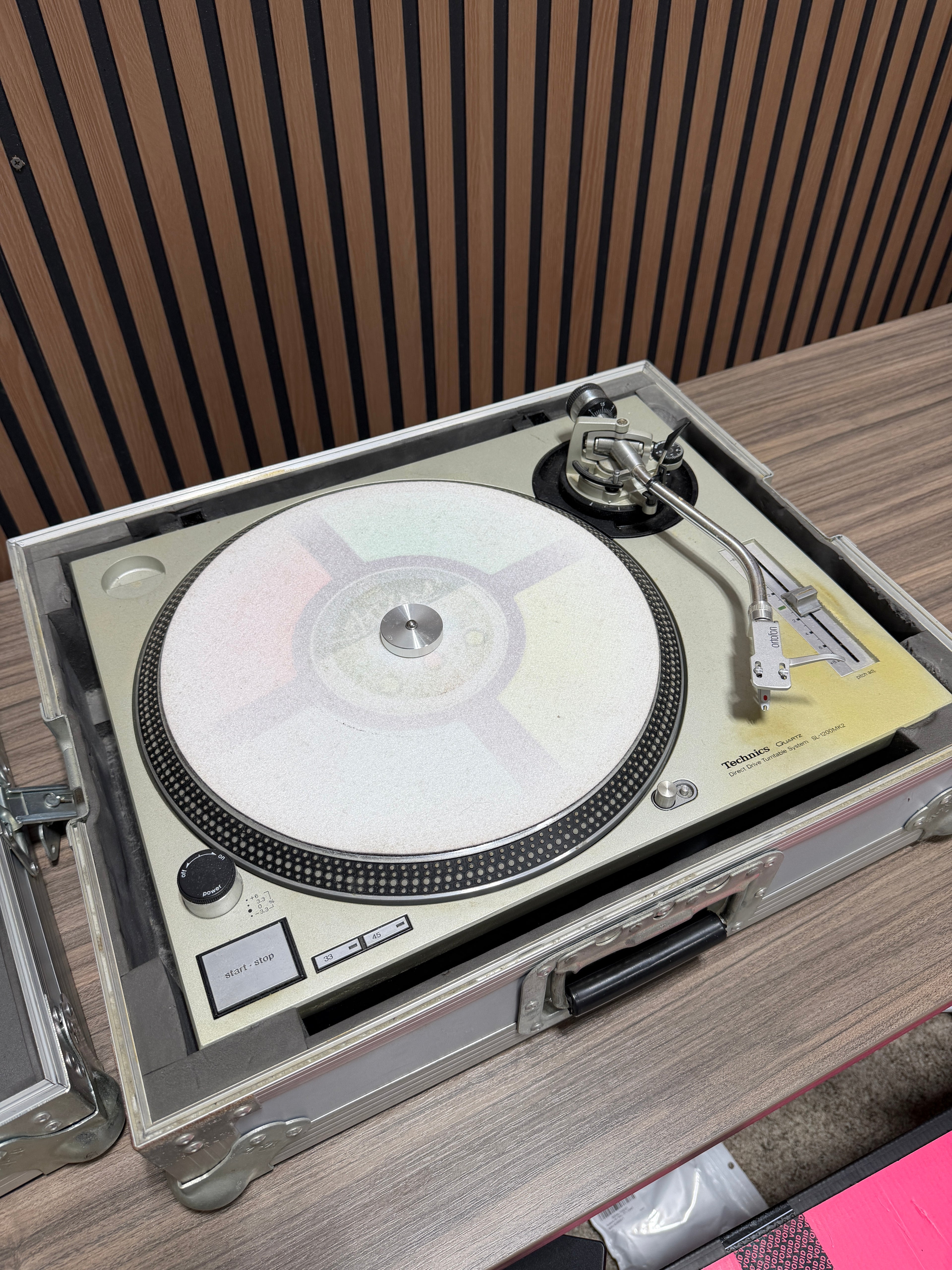 Technics SL-1200MK2 Direct Drive DJ Turntable Vinyl Record Player WITH CASE