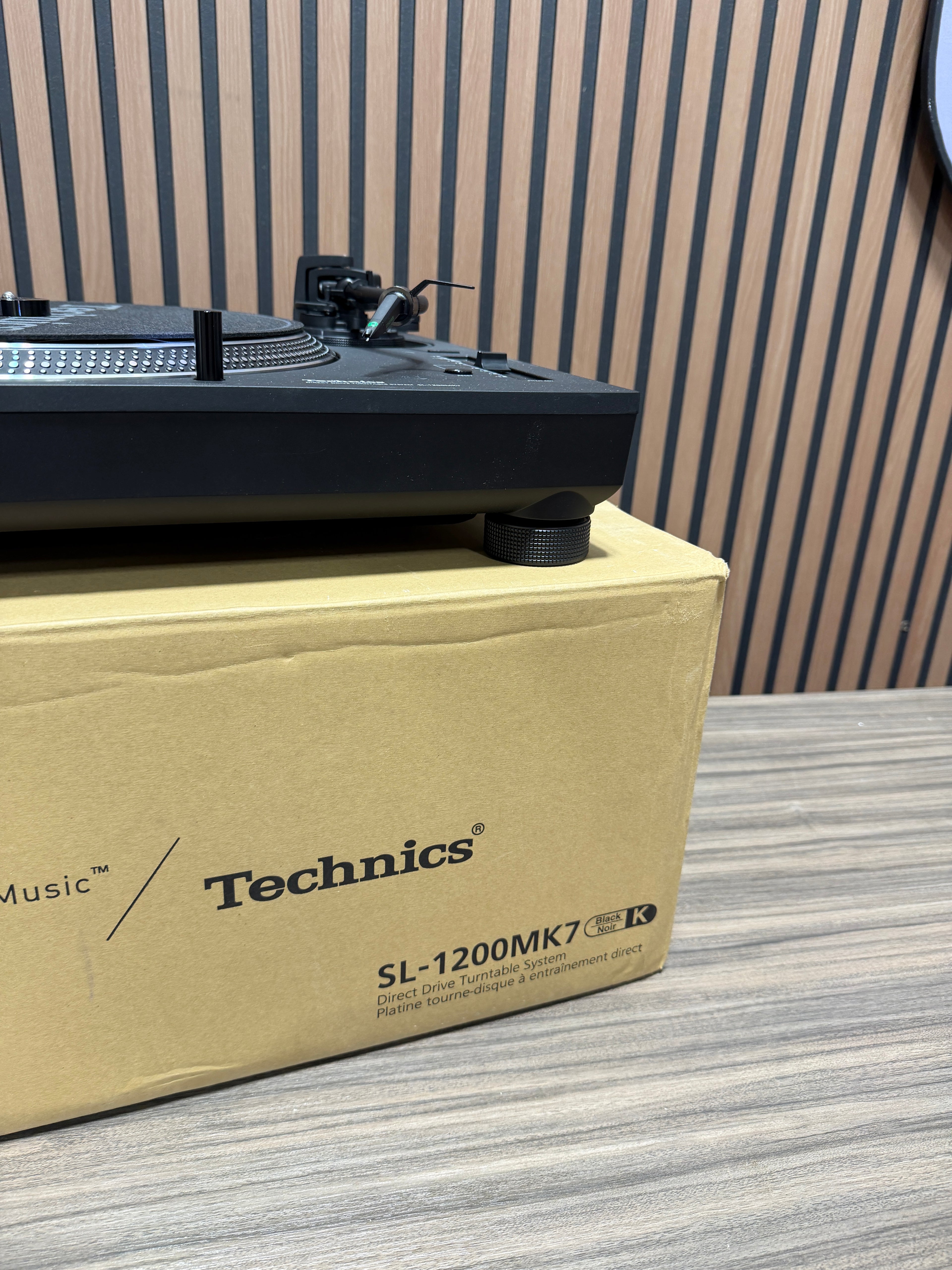 Technics SL-1200MK7 Direct-Drive Turntable Matte Black