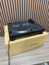 Load image into Gallery viewer, Technics SL-1200MK7 Direct-Drive Turntable Matte Black
