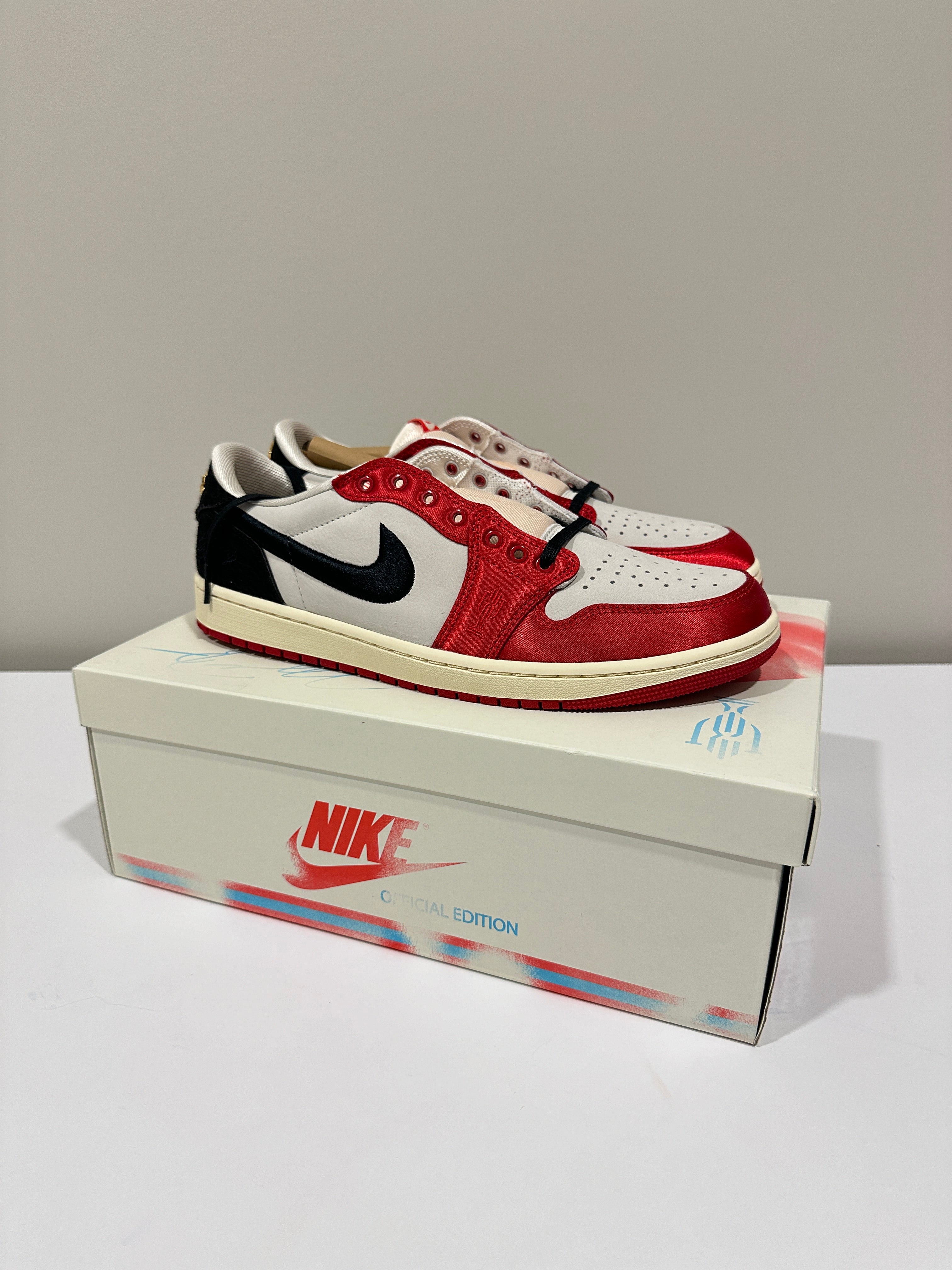 Jordan 1 Retro Low OG Trophy Room Rookie Card Away Sz 11.5