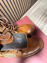 Load image into Gallery viewer, Wolverine 1000 mile boots Size 11

