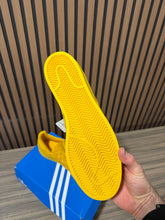 Load image into Gallery viewer, Adidas Superstar J Gold 2016 Size 12
