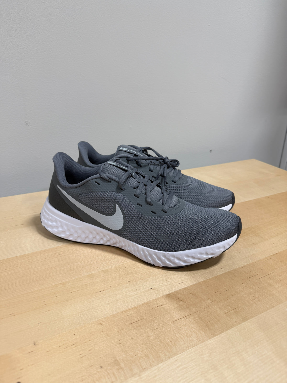 NEW Nike Revolution 5 'Cool Grey' Sz 12
