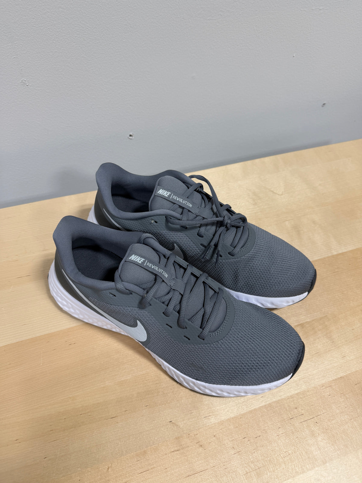 NEW Nike Revolution 5 'Cool Grey' Sz 12