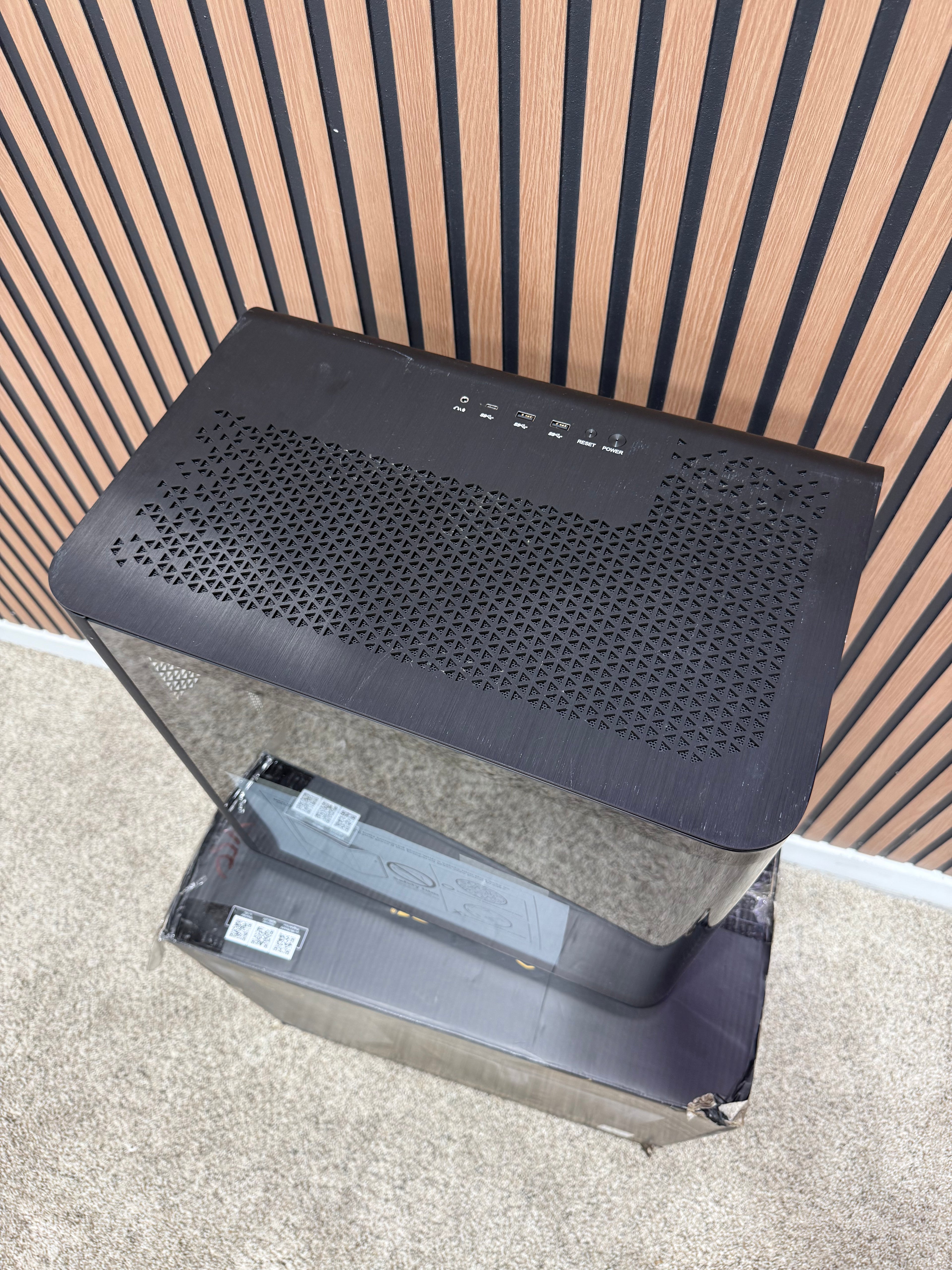 MSI MEG Maestro 700L PZ Project Zero Mid Tower