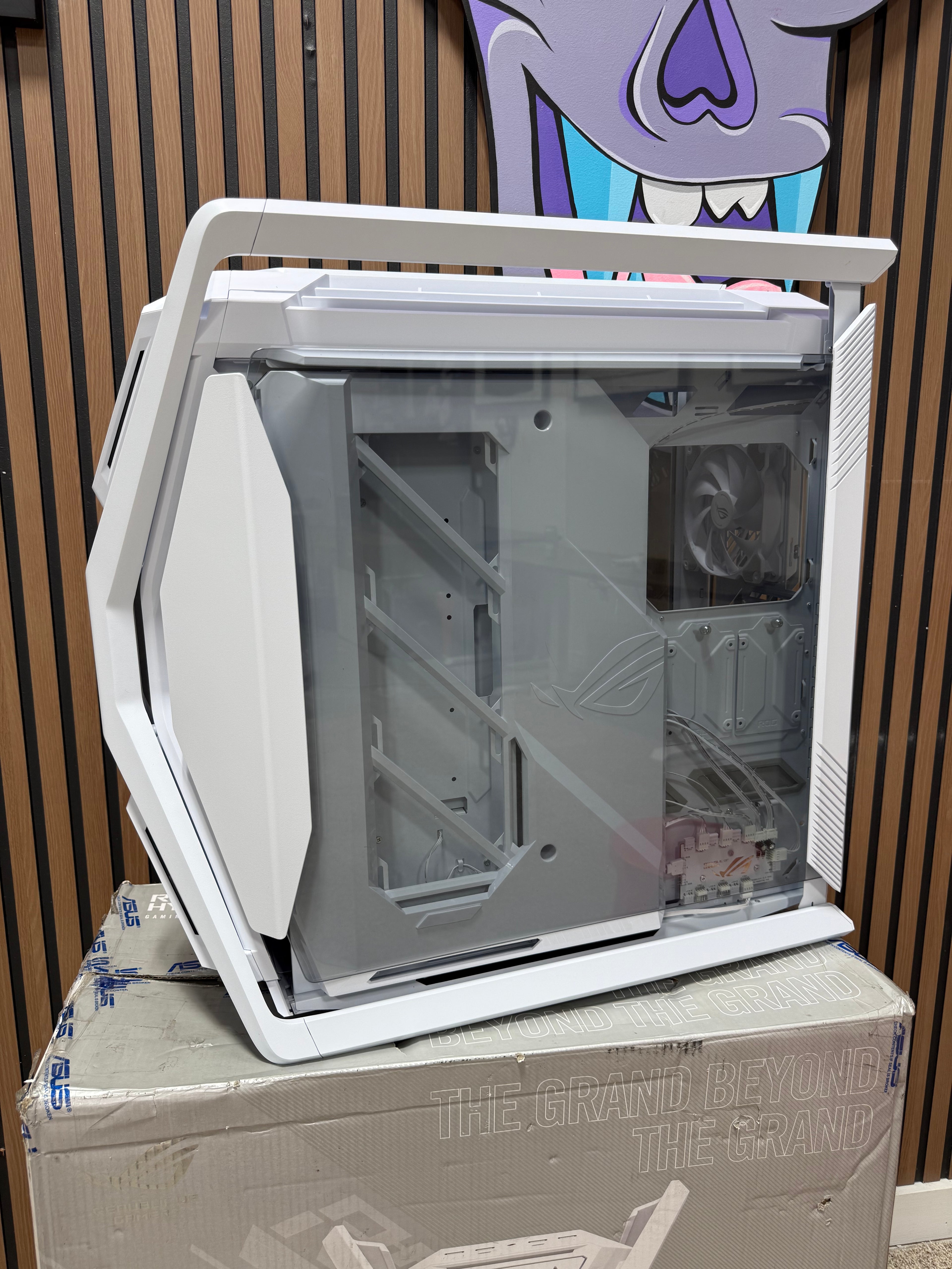 ASUS ROG Hyperion GR701 EATX full-tower