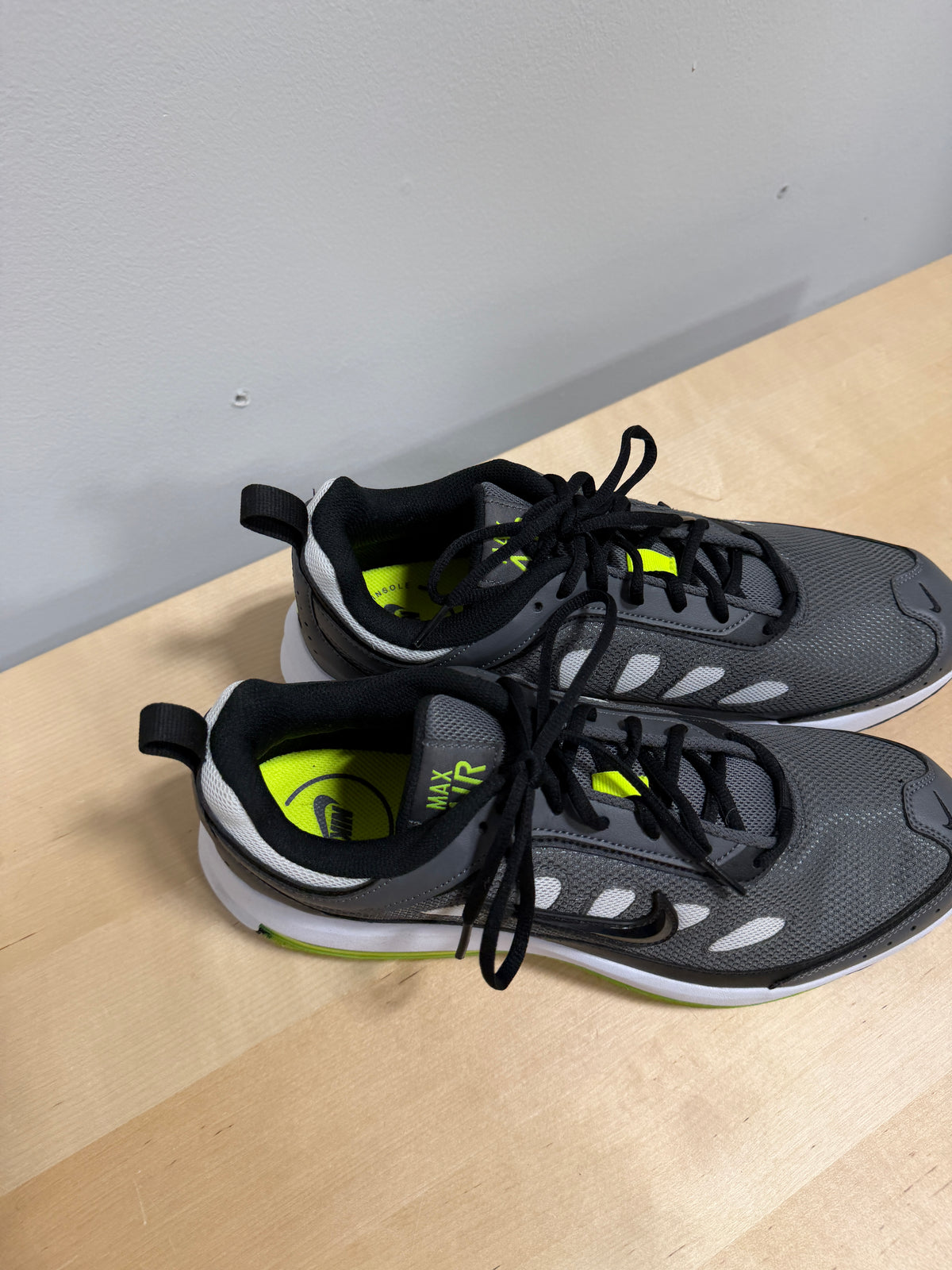 NEW Nike Air Max AP Neon Sz 12