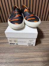 Load image into Gallery viewer, Givency Leather Flats Camo Sz 12/45
