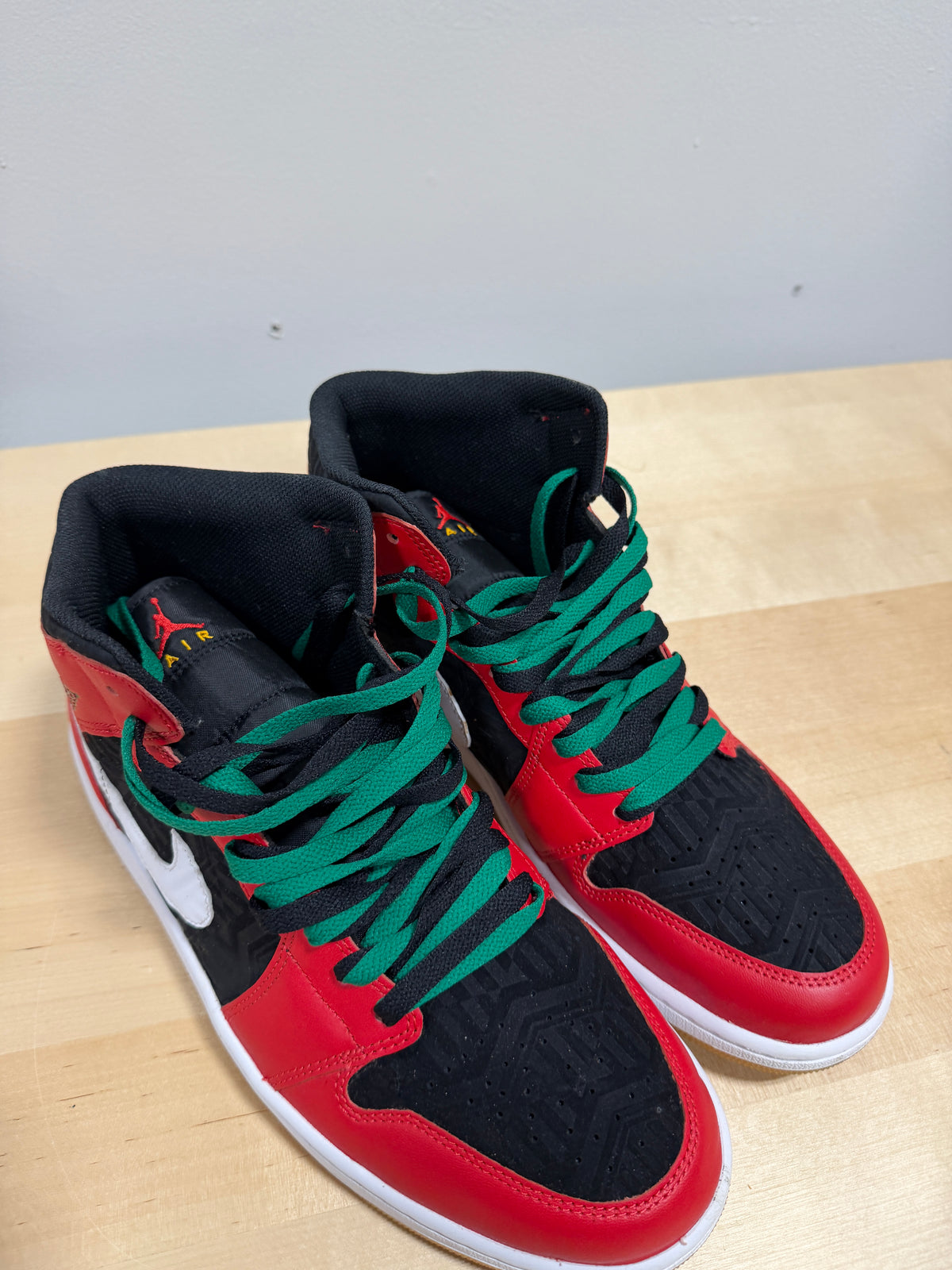 Air Jordan 1 Mid SE 'Christmas' Sz 12