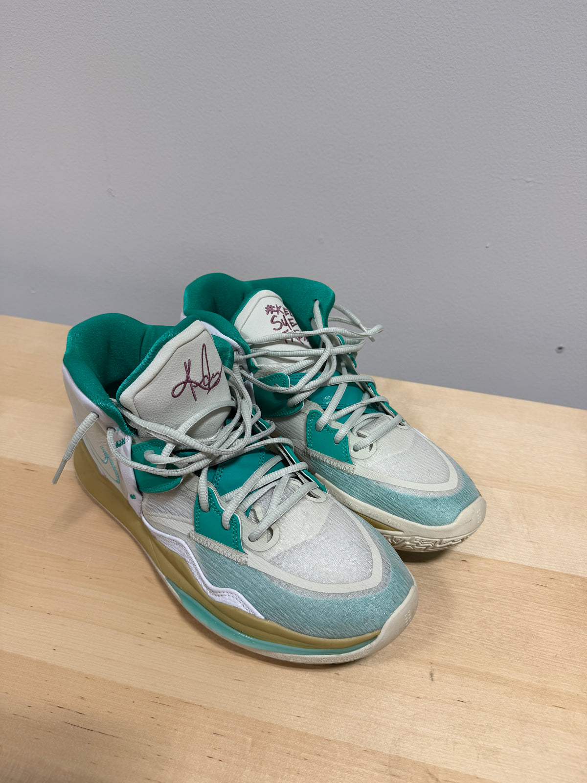 Nike Kyrie 8 Infinity x Sue Bird sz 12 no box