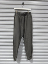 Load image into Gallery viewer, Richie Le UTILITY SWEATPANT - GREY Sz M

