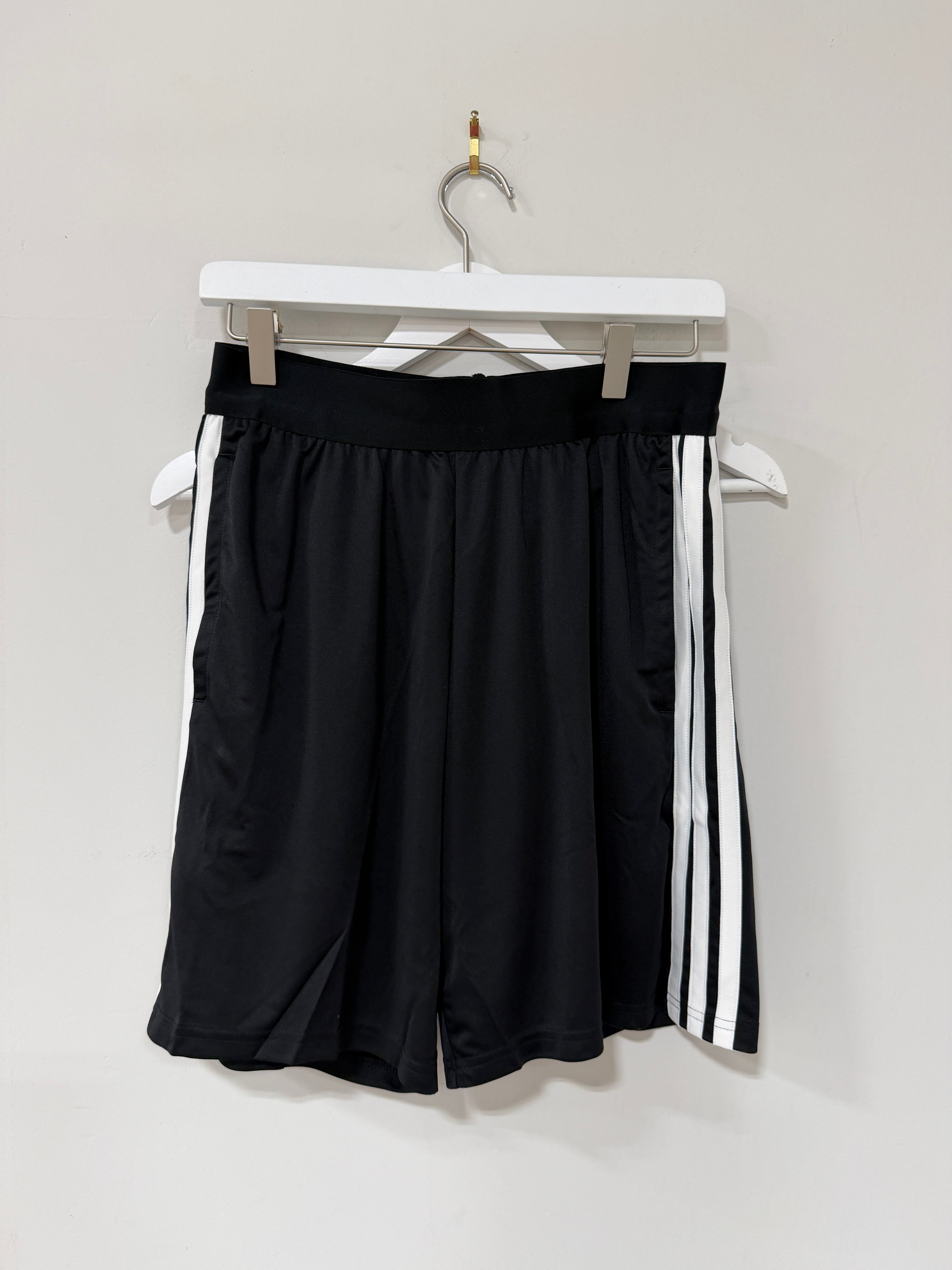adidas Teamwear Ref6 Shorts – Black/White