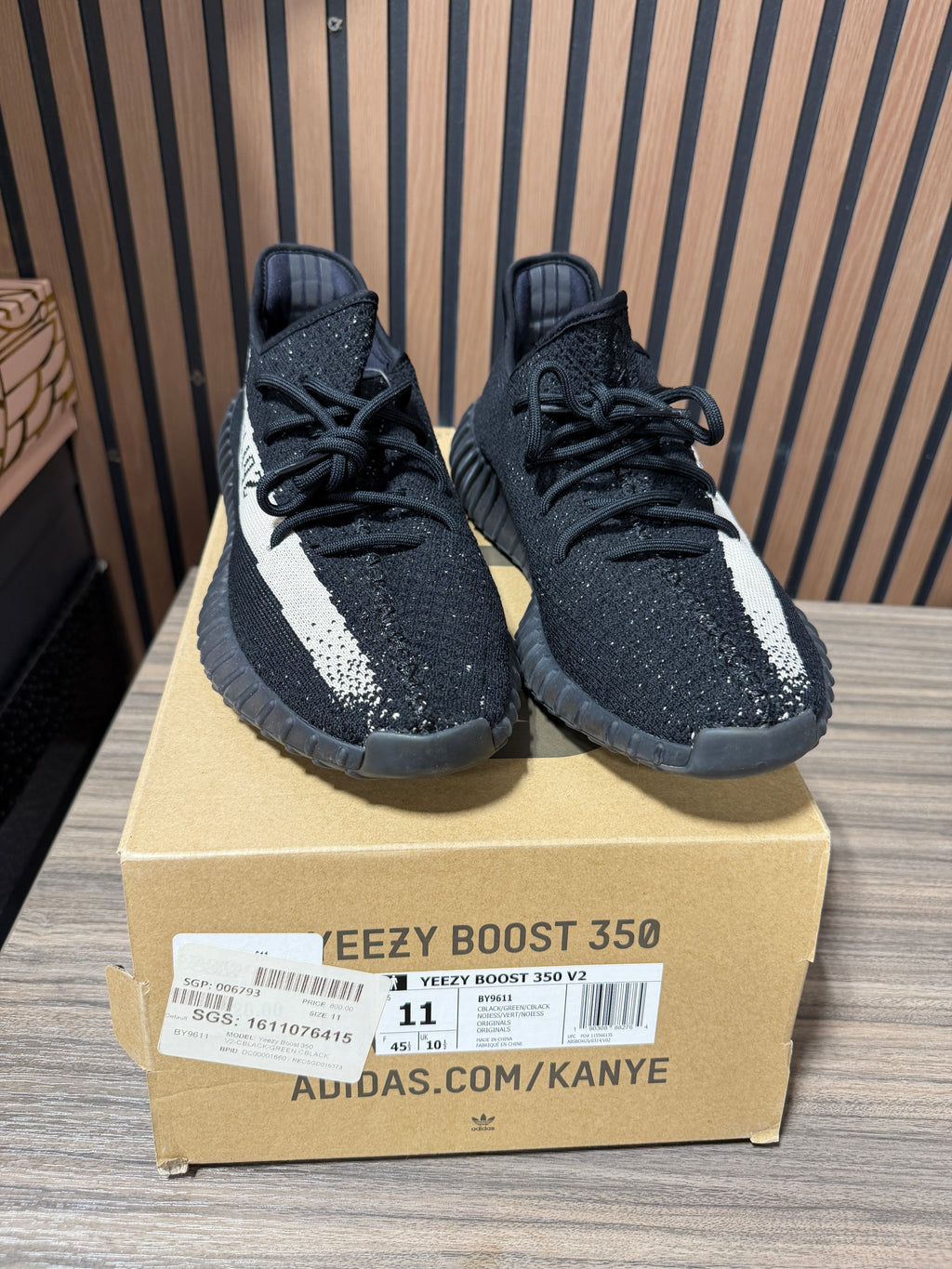 Yeezy 350 v2 'Oreo' Size 11