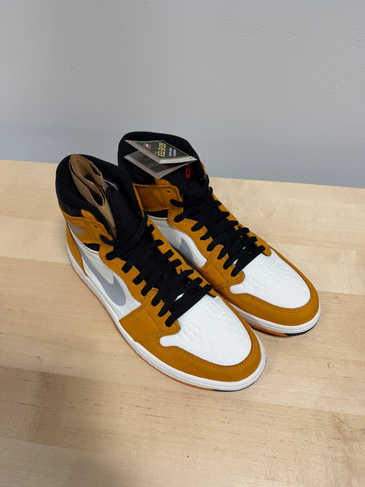 NEW  Air Jordan 1 High Element GORE-TEX 'Light Curry Sz 12