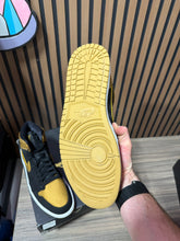 Load image into Gallery viewer, Jordan 1 High Melo Sz 12
