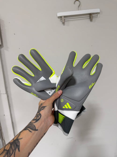 Adidas Predator Pro Goalkeeper Gloves