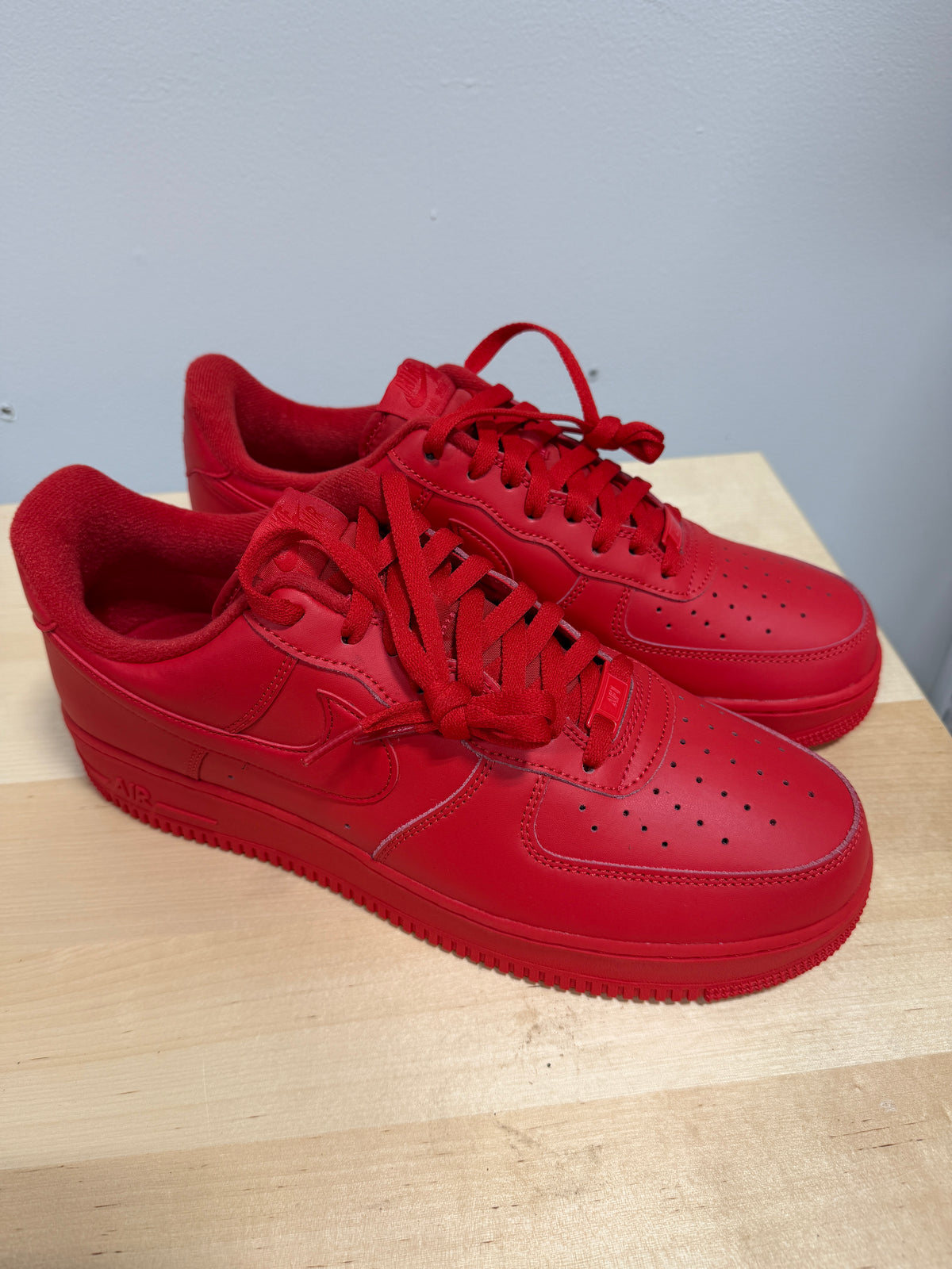 LIKE NEW Nike Air Force 1 Low red Sz 12