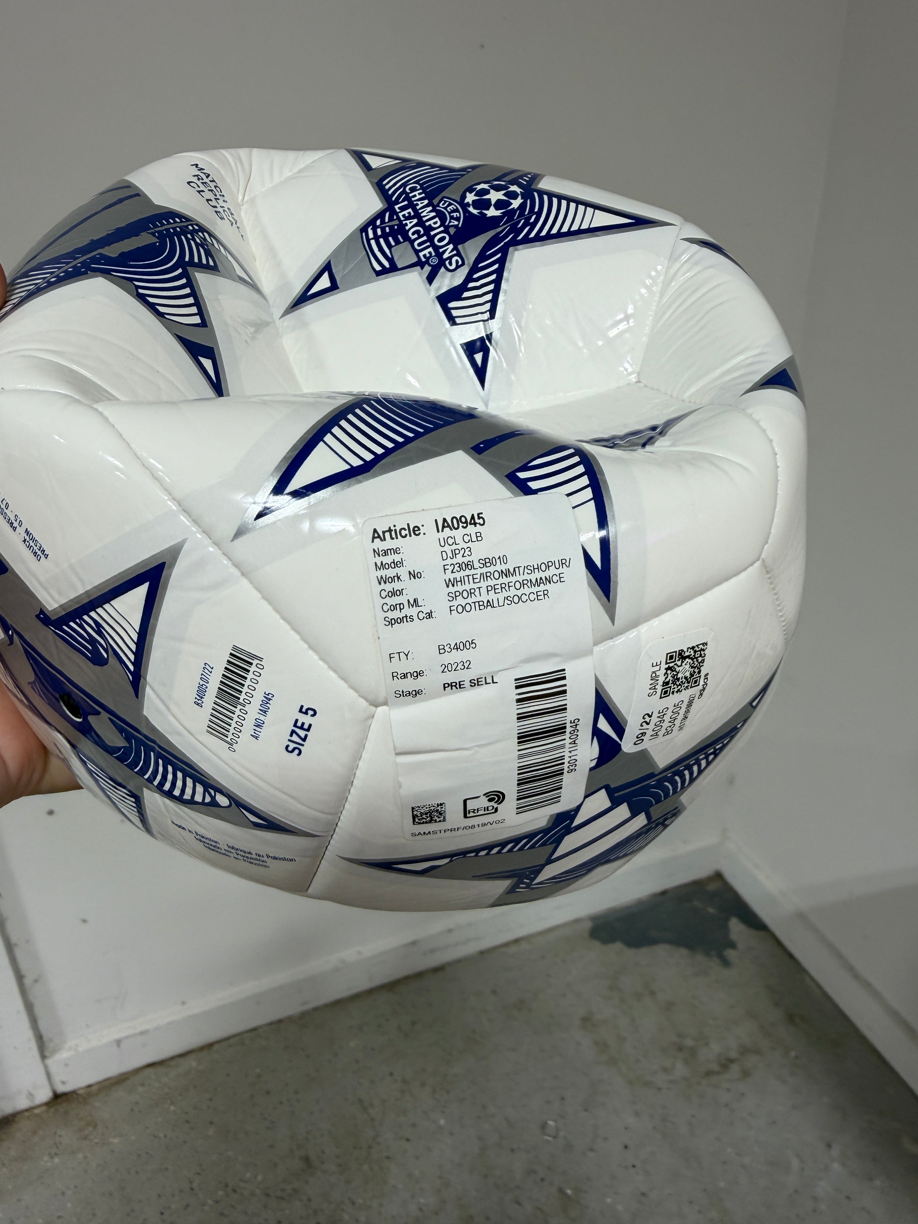 adidas 2023-24 UEFA Champions League Match Ball Replica Club Ball Size 5