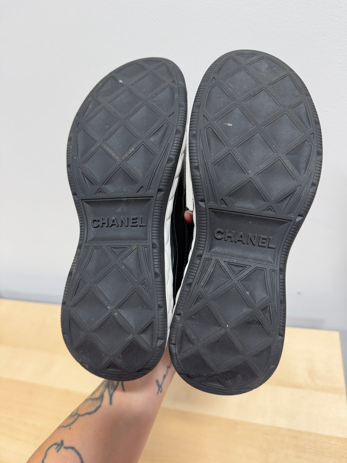 Chanel Velvet Calfskin & Mixed Fibers CC Sneakers Sz 8.5/39
