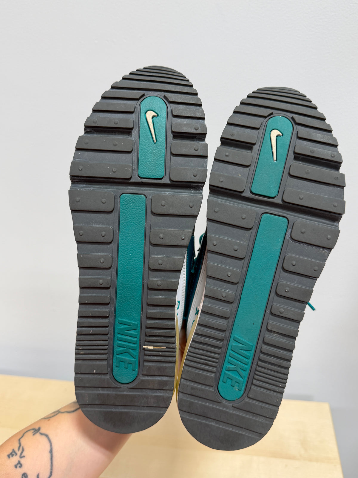 2012 Nike Air Max Teal Sz 12