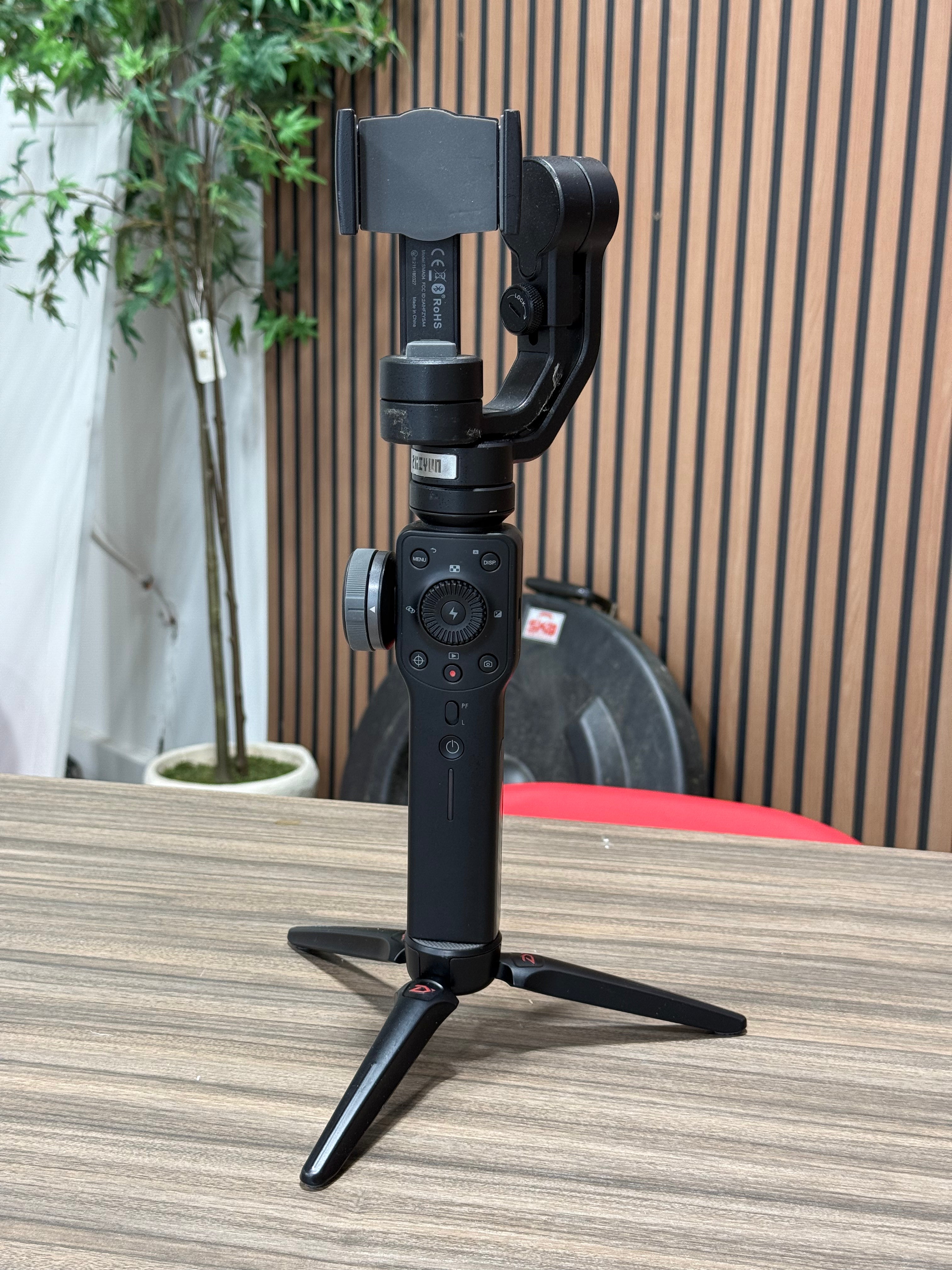 Zhiyun Smooth 4 Gimbal no charger