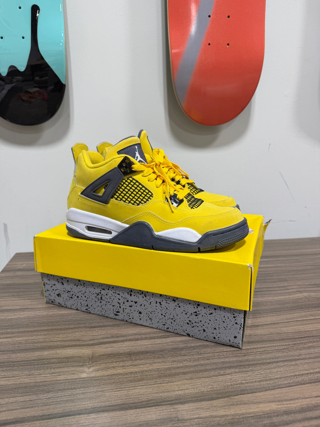 Air Jordan 4 Retro "Lightning" Sz 7Y