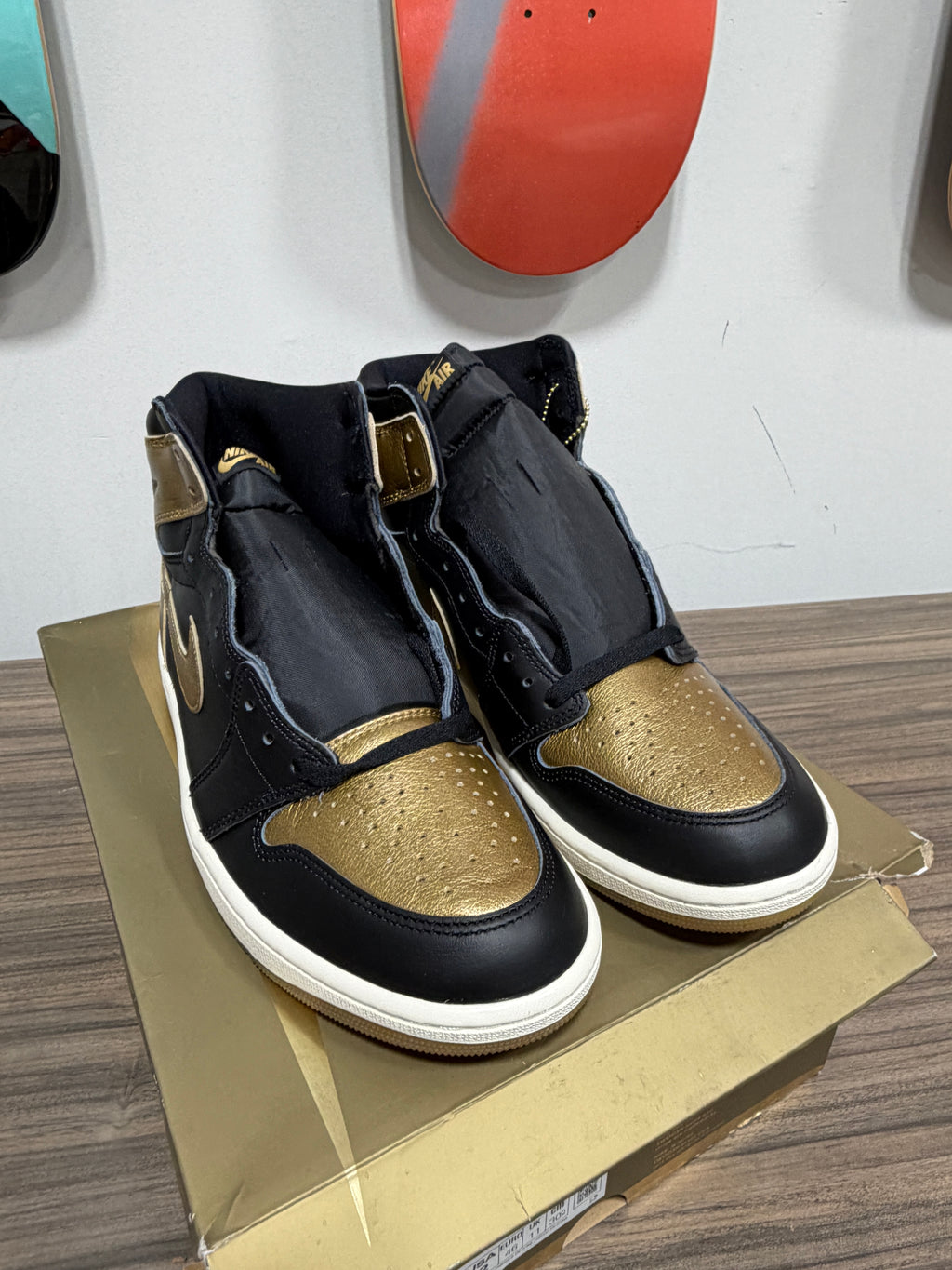 NEW Air Jordan 1 Retro High OG "Black Metallic Gold" Sz 12
