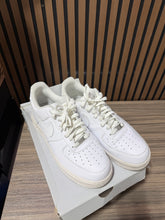 Load image into Gallery viewer, Nike Air Force 1 Low White Sz 12
