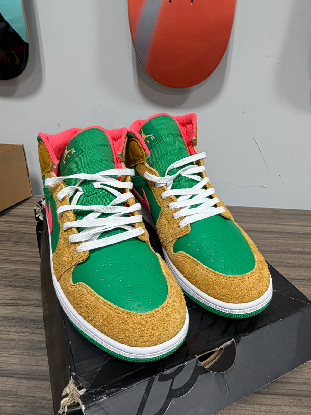 Air Jordan 1 Mid SE 'Wheat Watermelon' sz 13