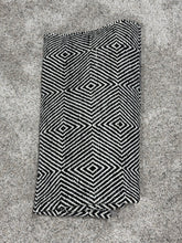Load image into Gallery viewer, nuLOOM Ago Geometric Wool Area Rug, 5x8, Black
