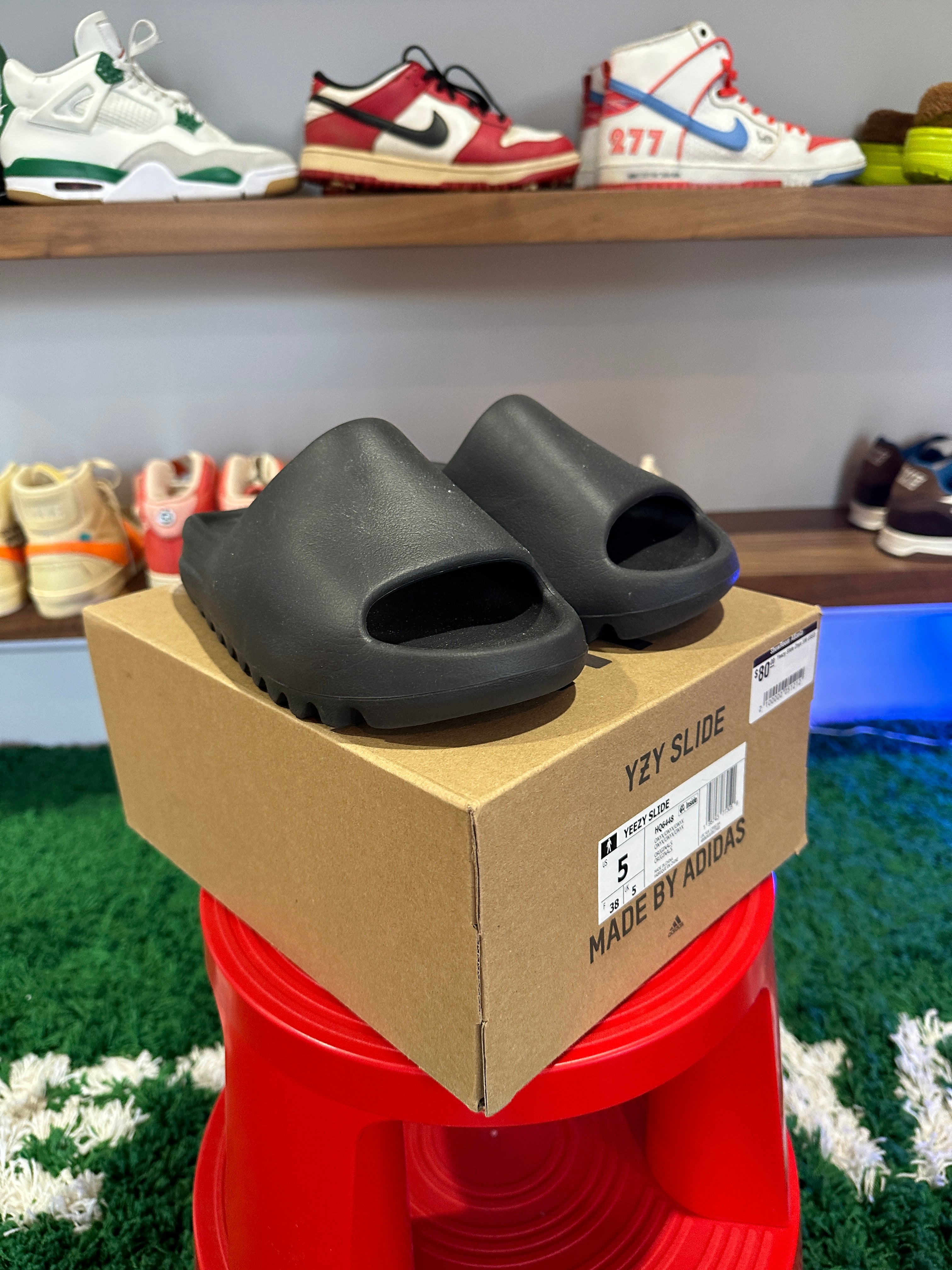 Yeezy Slide Onyx Sz 5