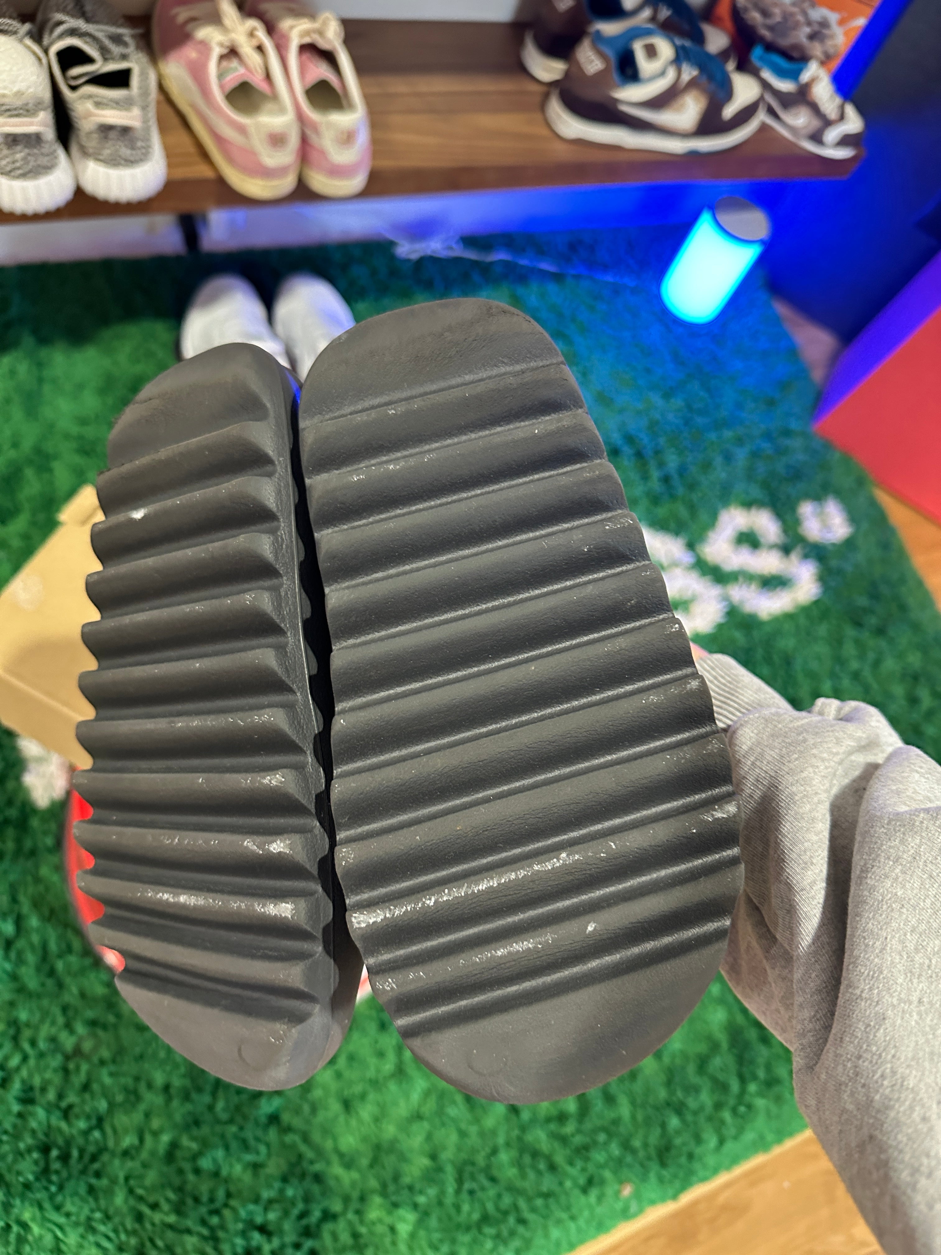 Yeezy Slide Onyx Sz 5