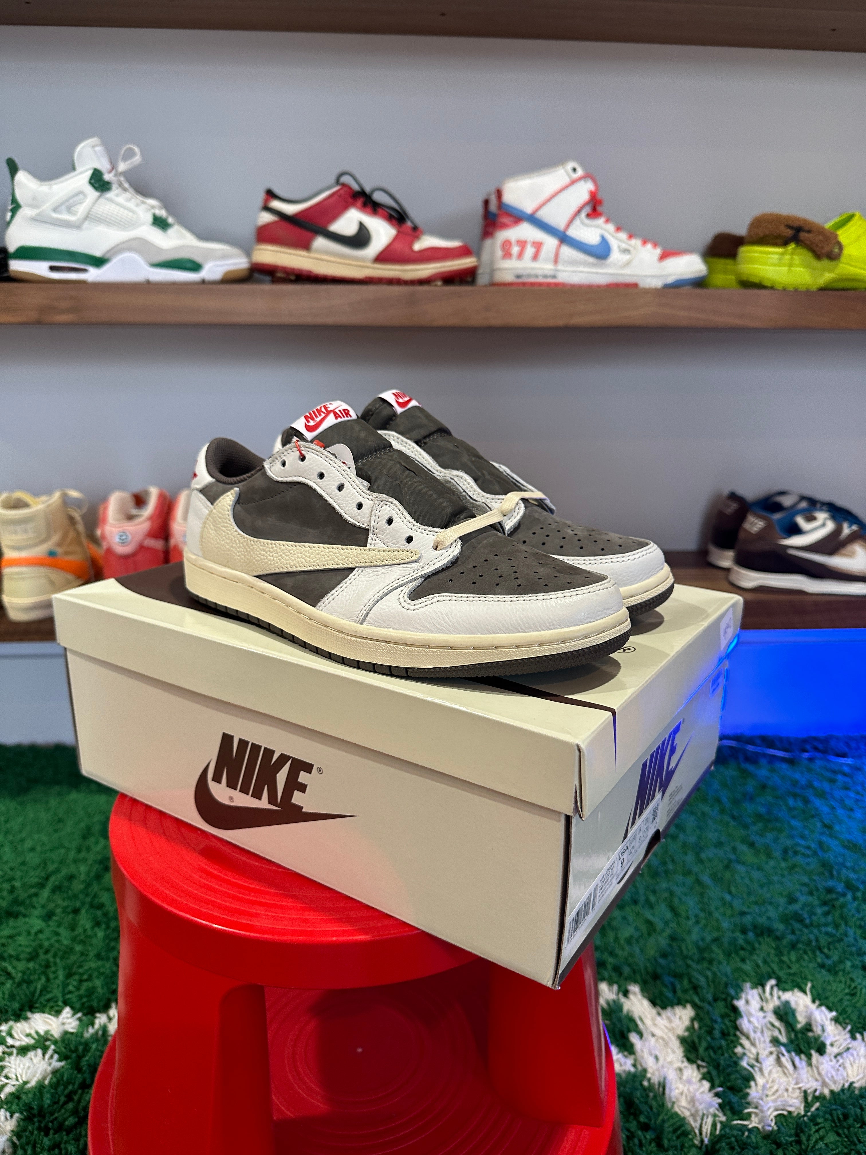 Jordan 1  Low Travis Scott Reverse Mocha Sz 9