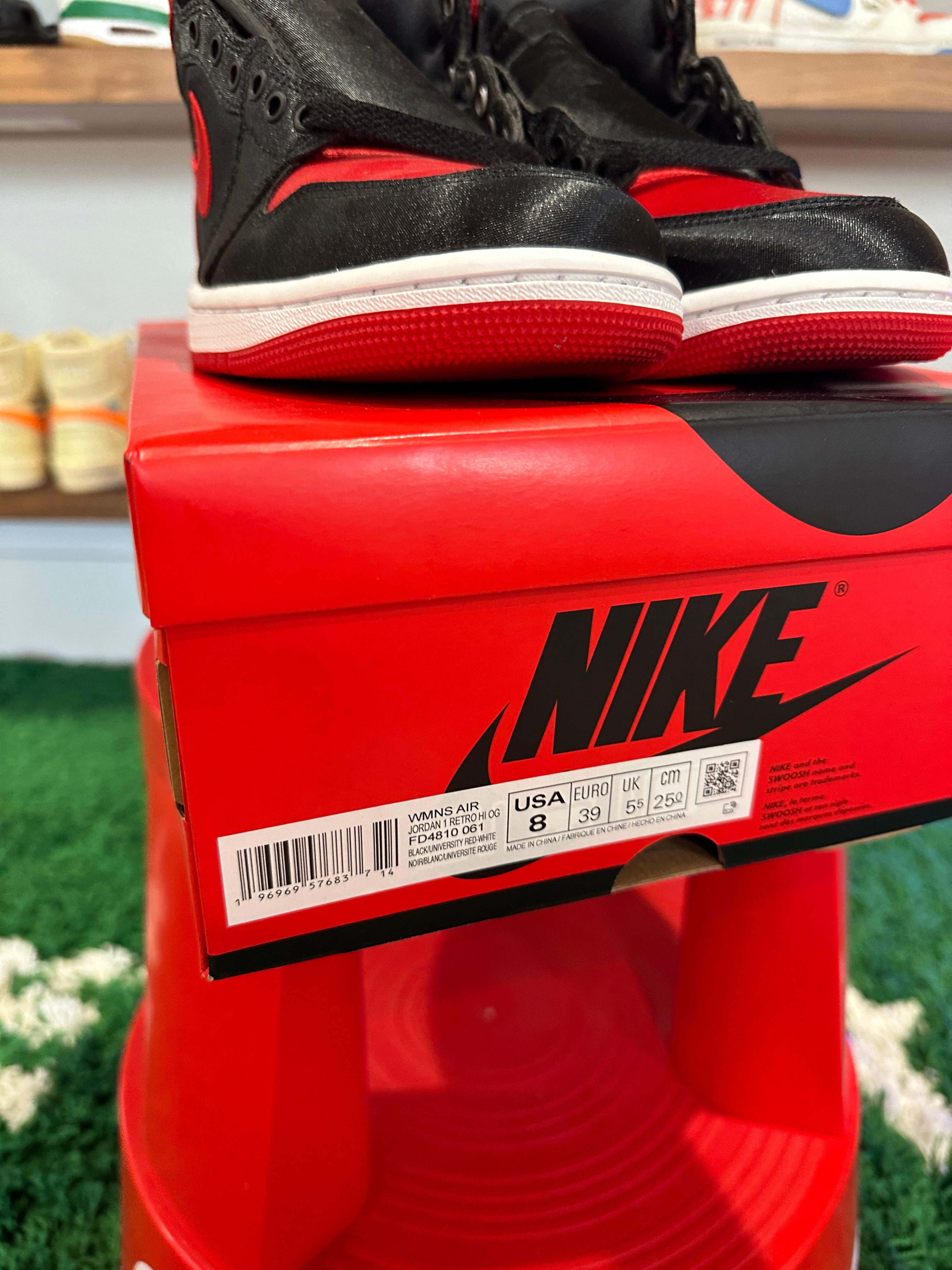 Jordan 1 Retro High OG Satin Bred Sz 8 (W)