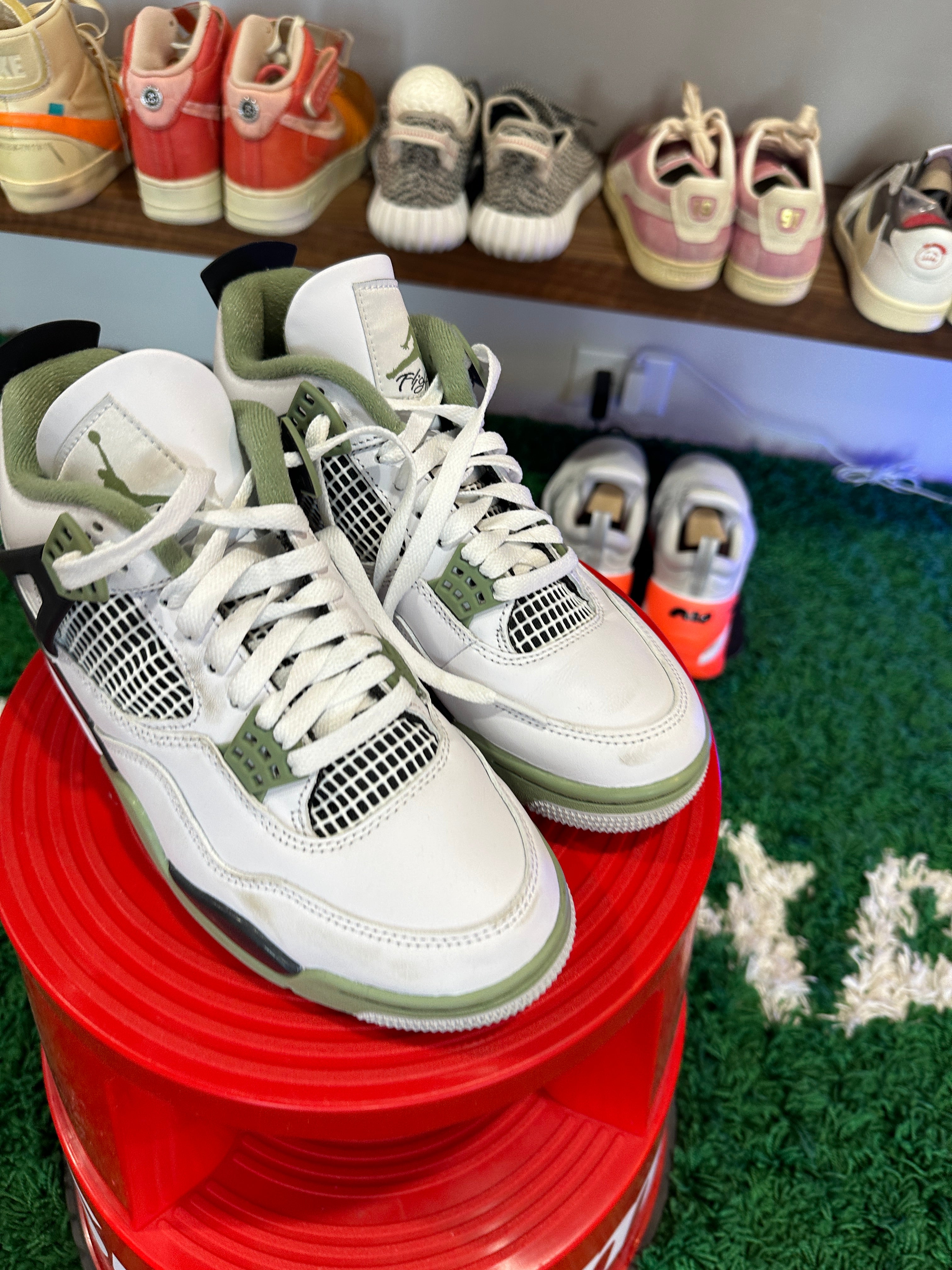 Jordan 4 Retro Seafoam (Women's) Sz 7.5