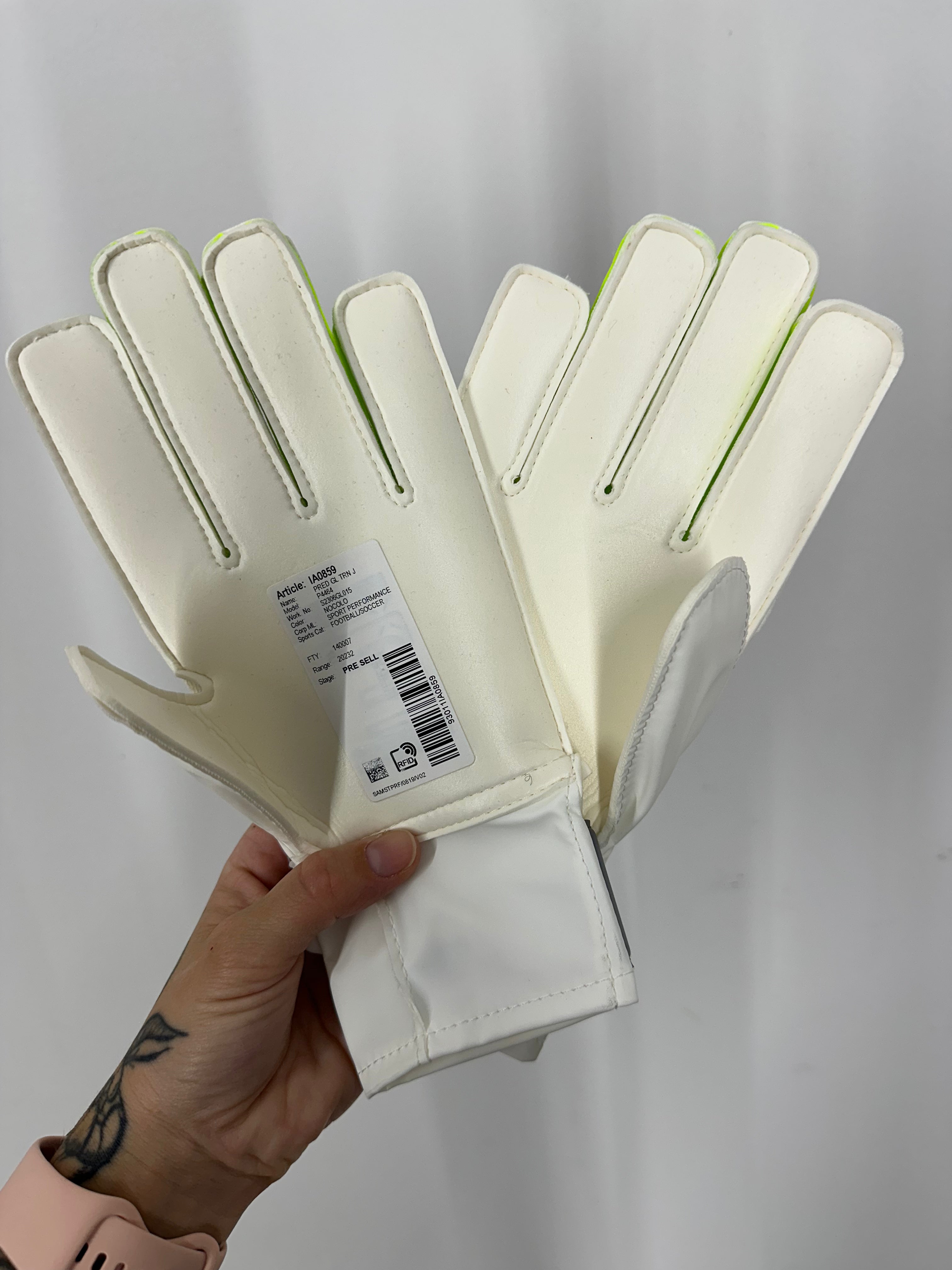 Adidas Predator Junior Training Goalkeeper Gloves