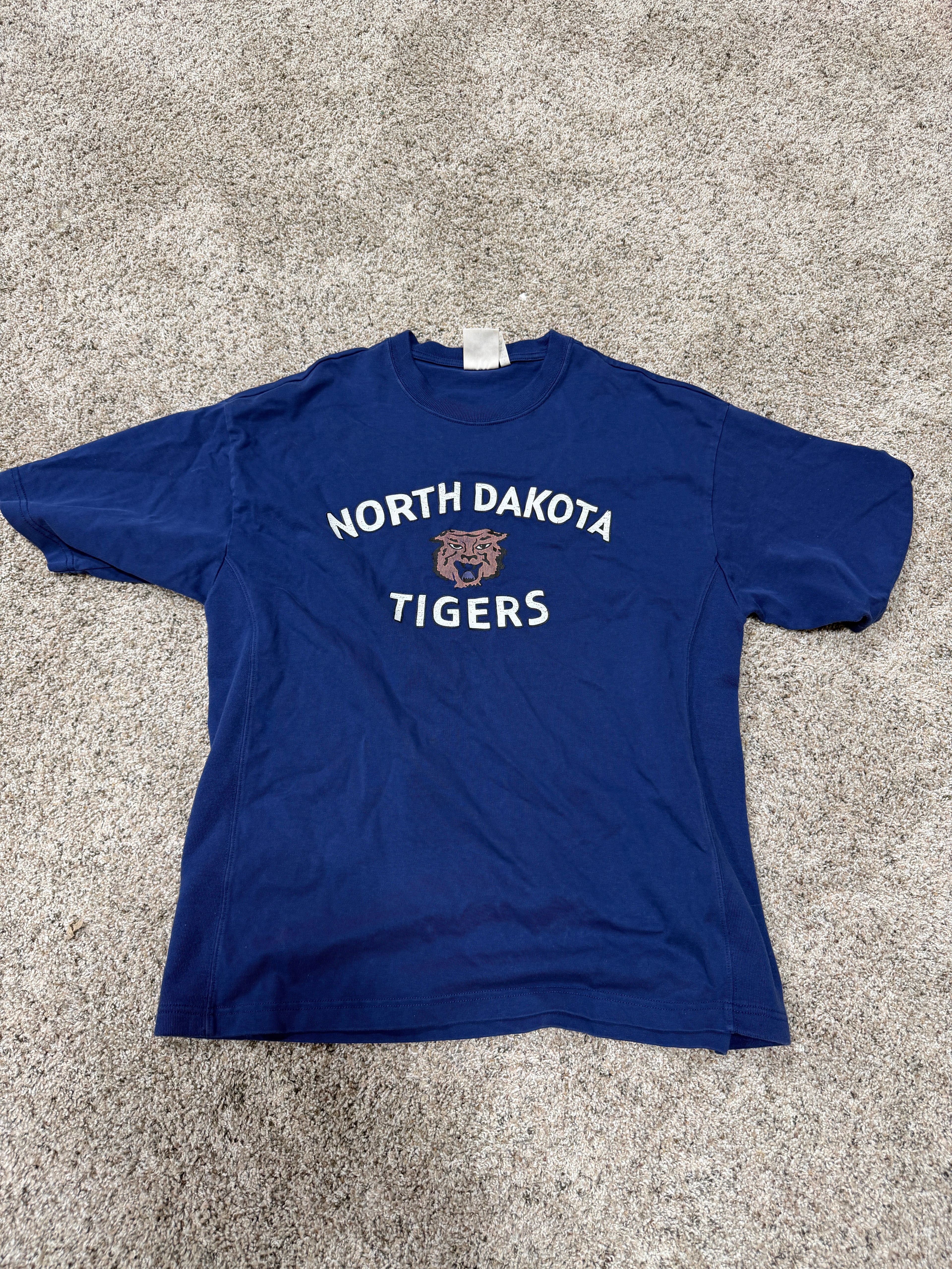 Champion North Dakota Tiger TShirt Sz M